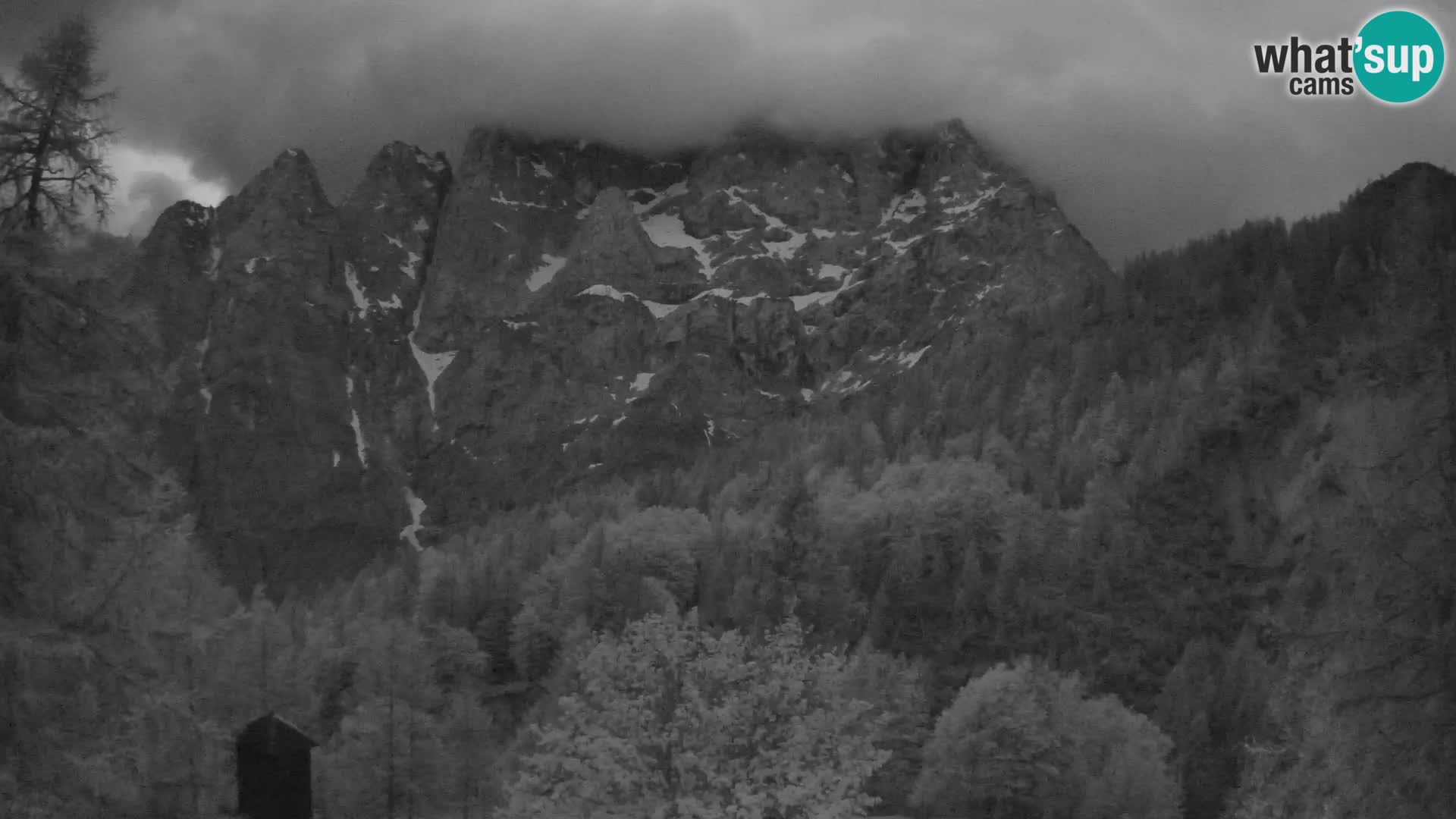 Vršič LIVE webcam Erjavčeva house – view to PRISOJNIK – Slovenia