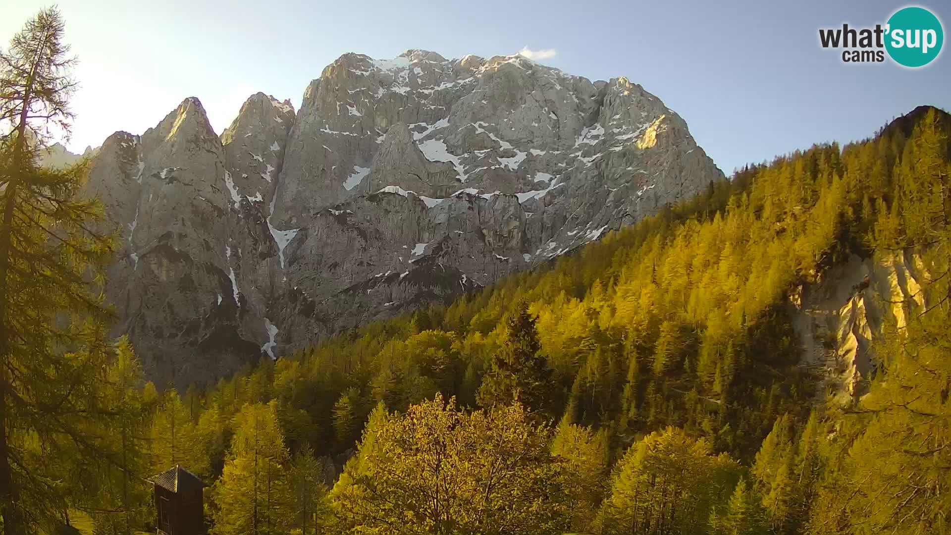 Vršič LIVE webcam Erjavčeva house – view to PRISOJNIK – Slovenia