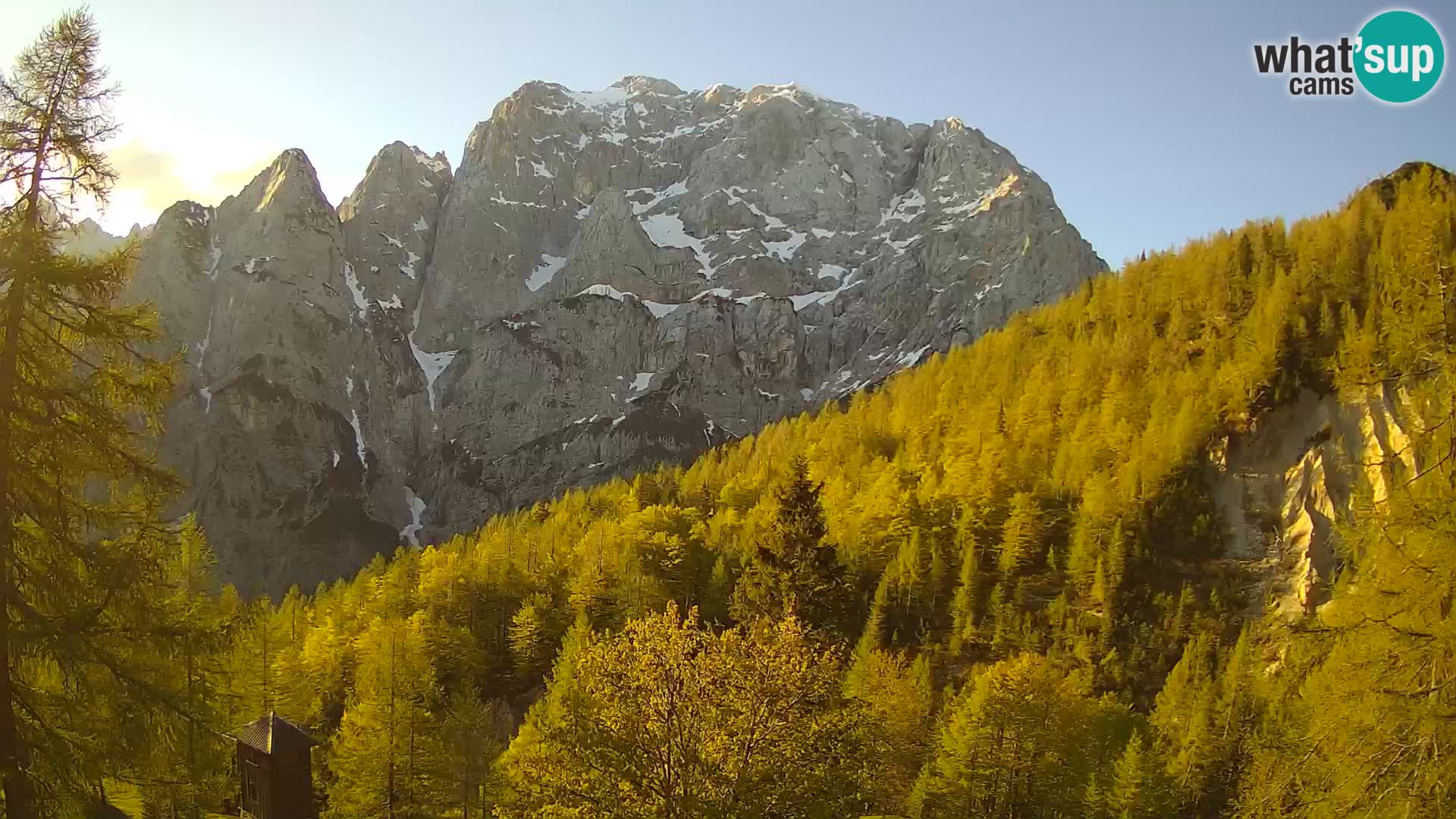 Vršič web kamera Erjavčeva kuća – view to PRISOJNIK – Slovenija