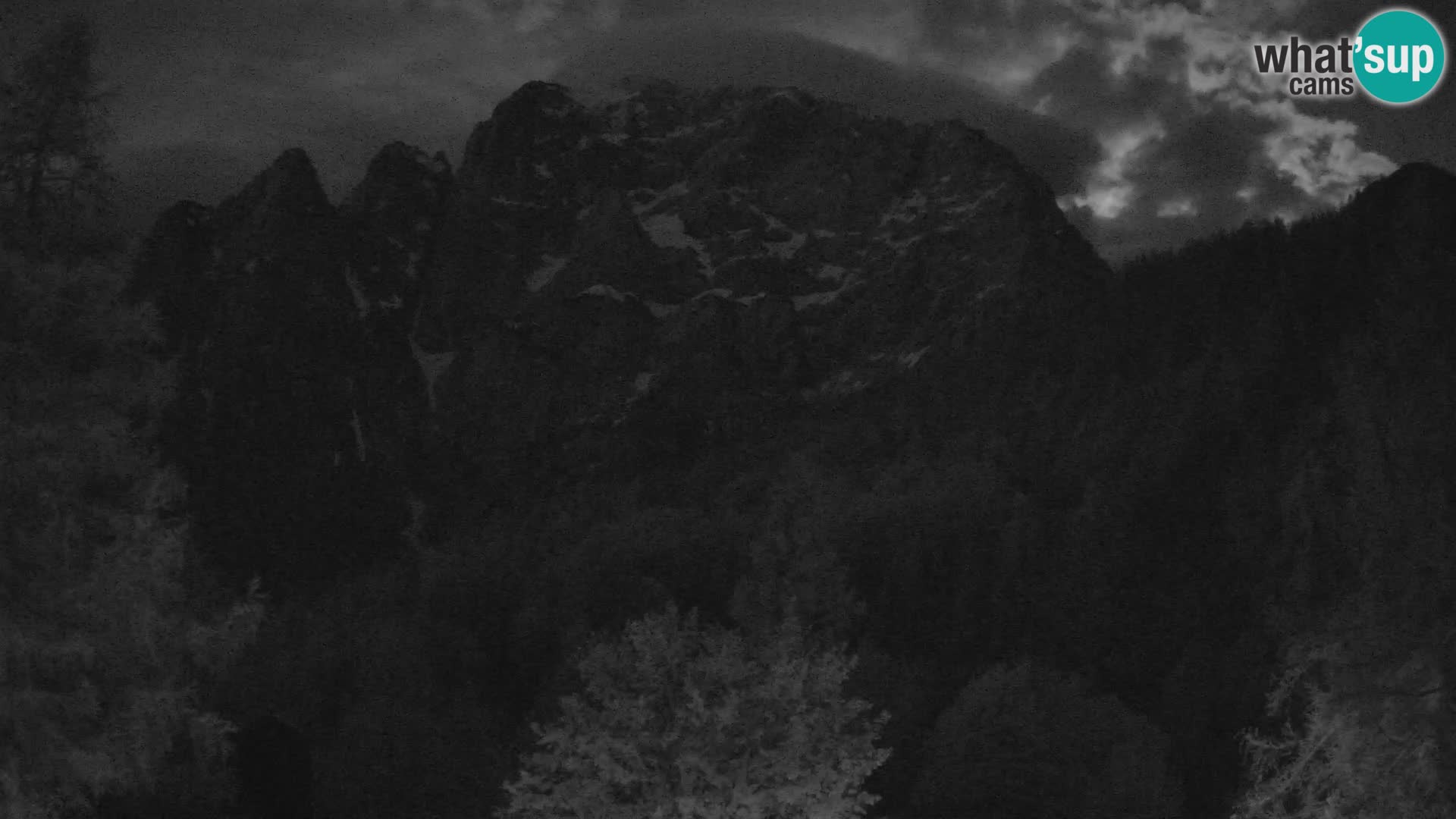 Vršič web kamera Erjavčeva kuća – view to PRISOJNIK – Slovenija