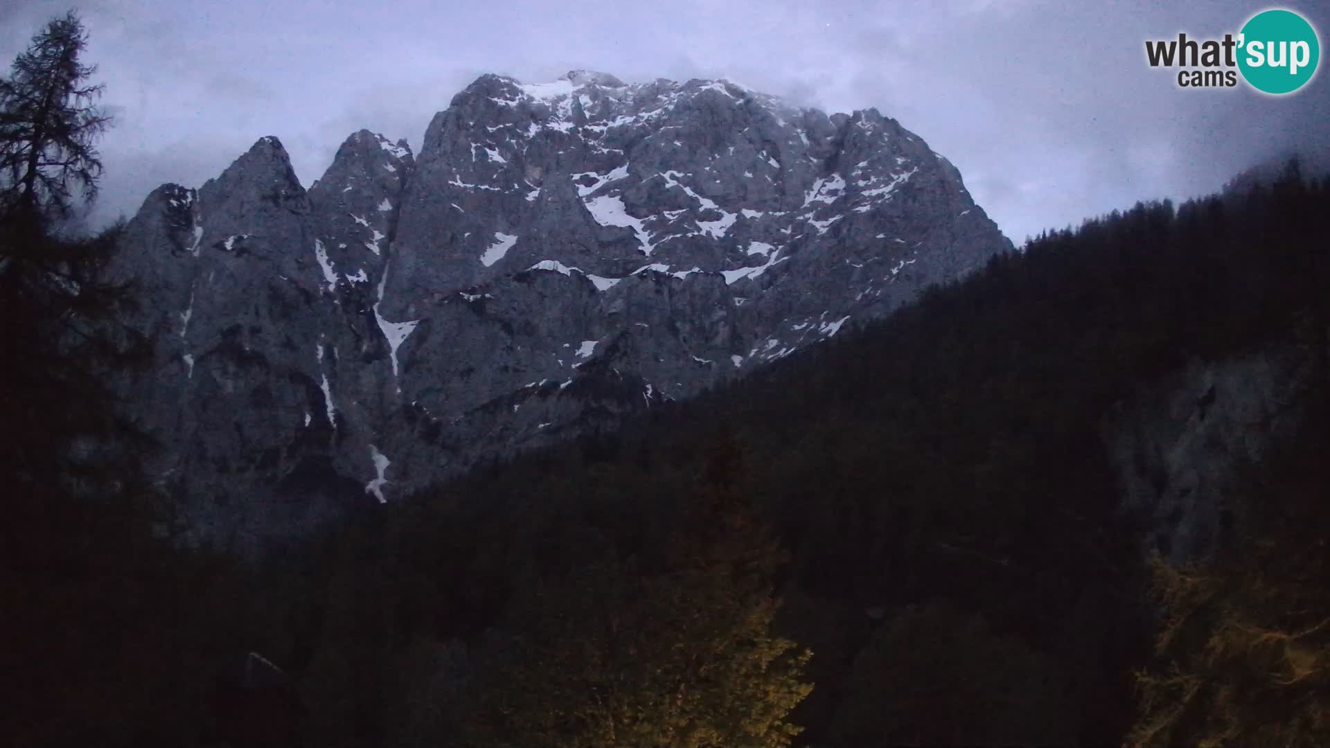 Vršič camera en vivo Casa Erjavčeva – vista a PRISOJNIK – Eslovenia