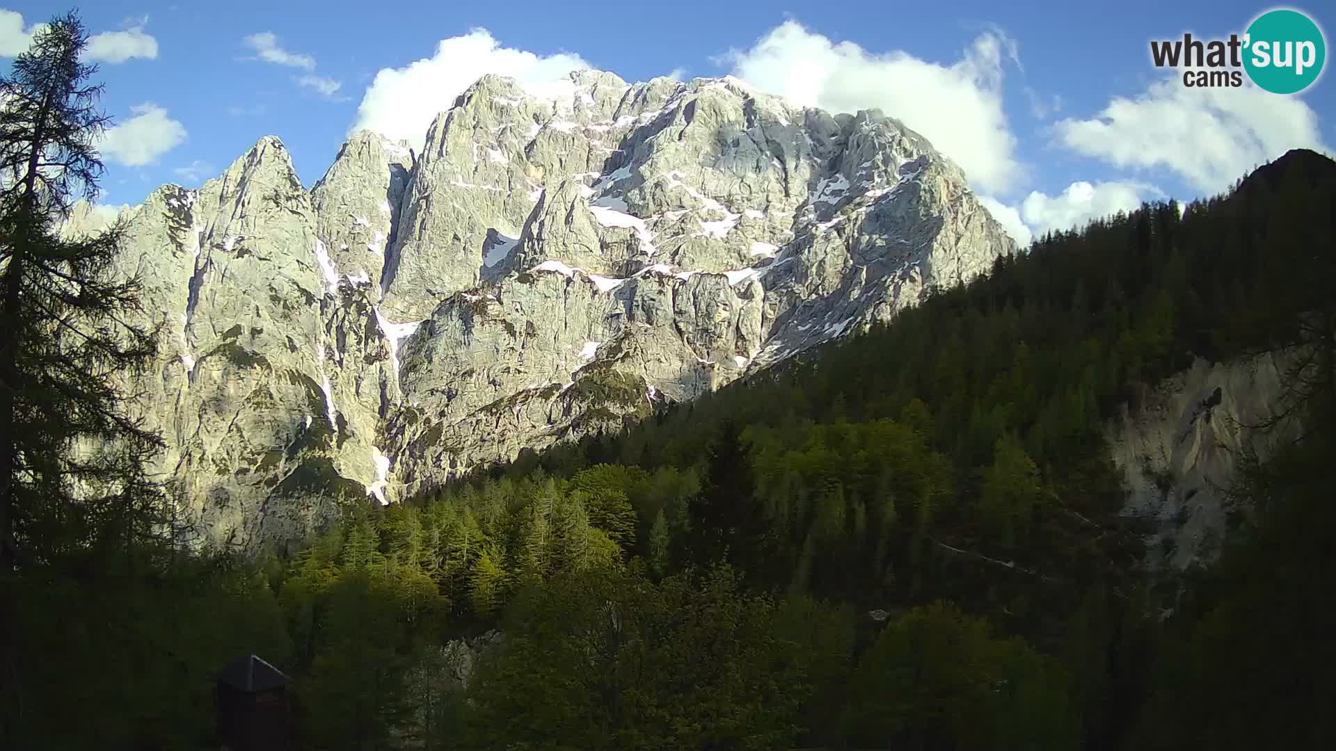 Vršič web kamera Erjavčeva kuća – view to PRISOJNIK – Slovenija