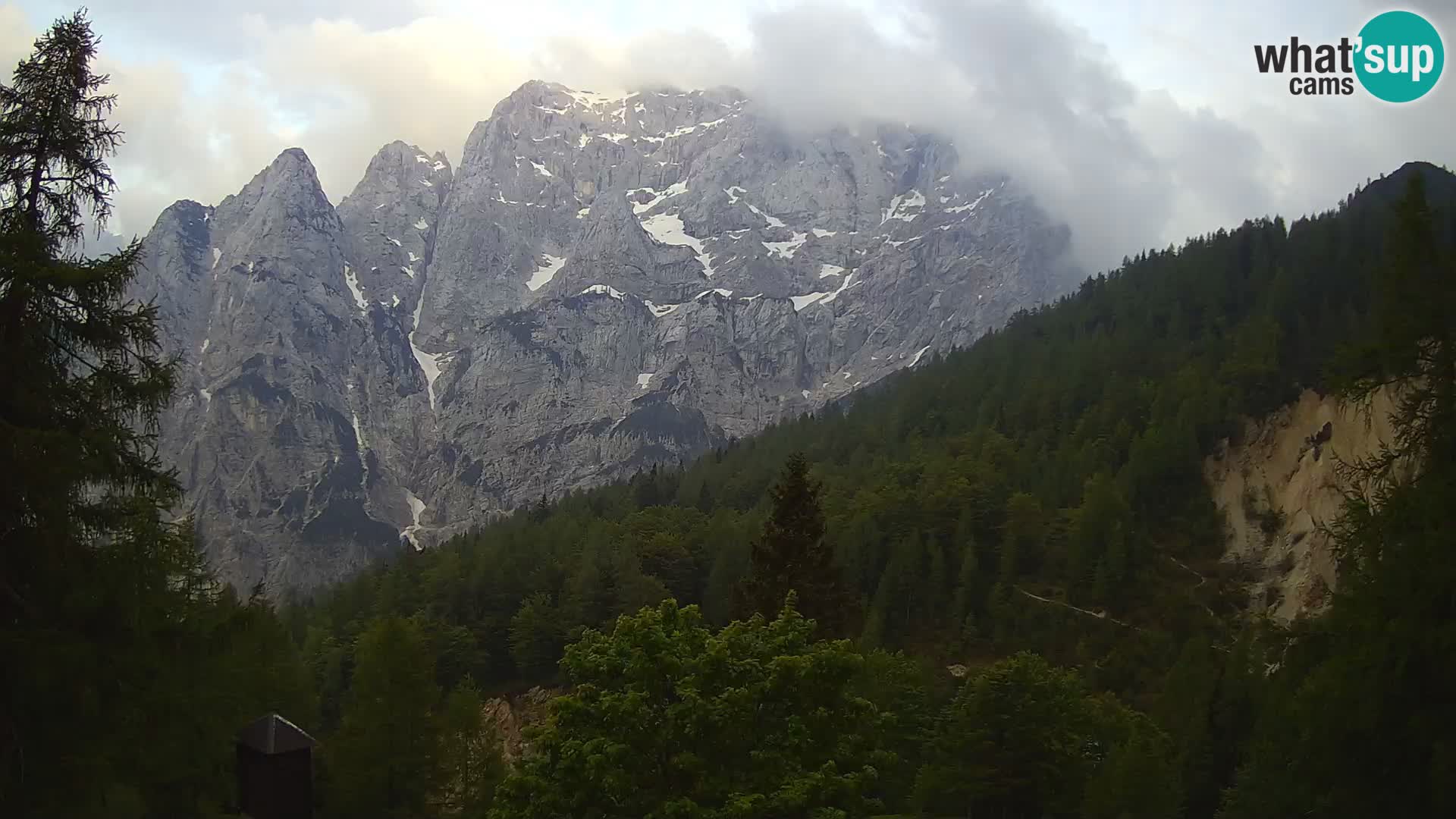 Vršič LIVE webcam Erjavčeva house – view to PRISOJNIK – Slovenia