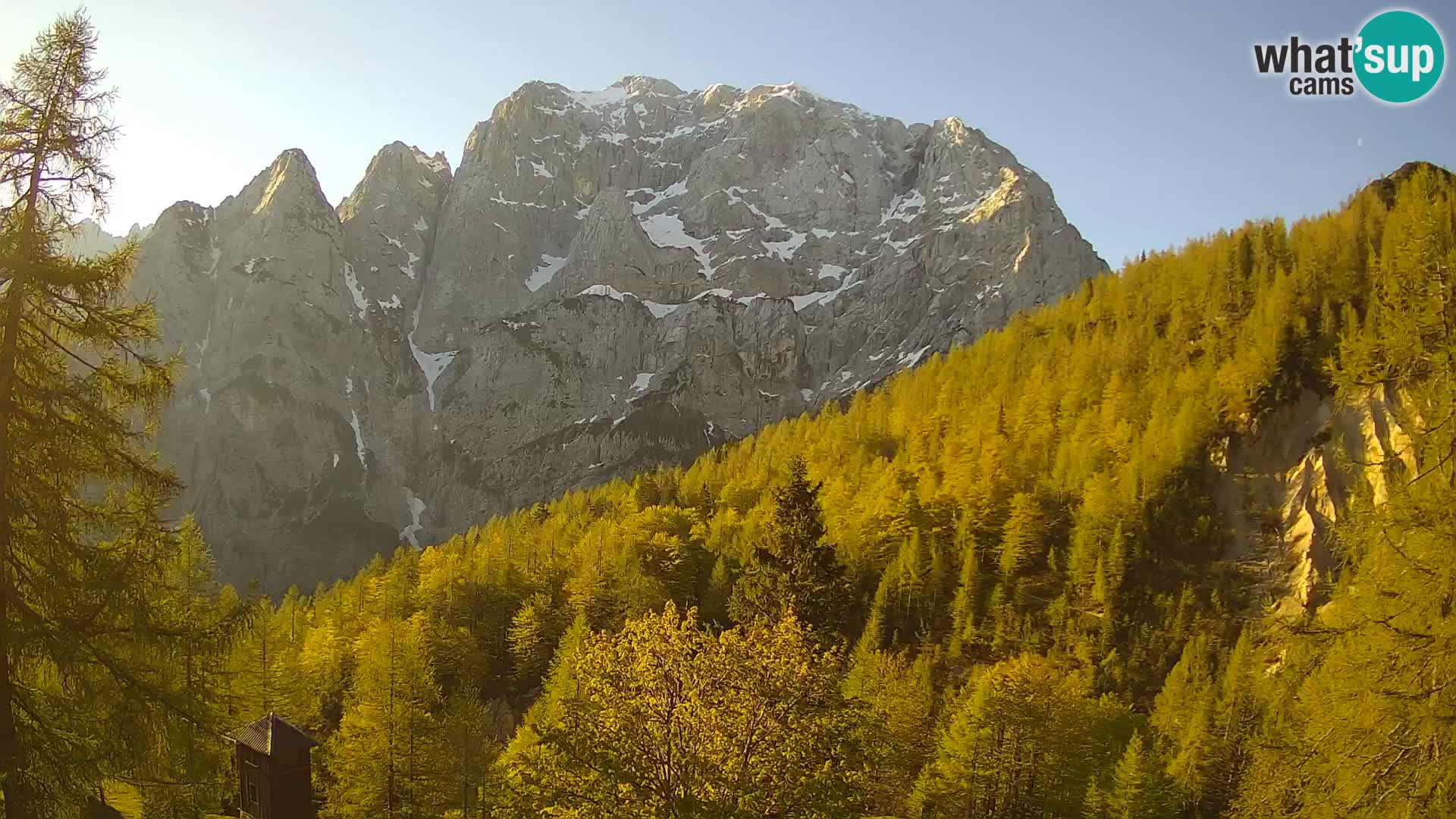 Vršič LIVE webcam Erjavčeva house – view to PRISOJNIK – Slovenia