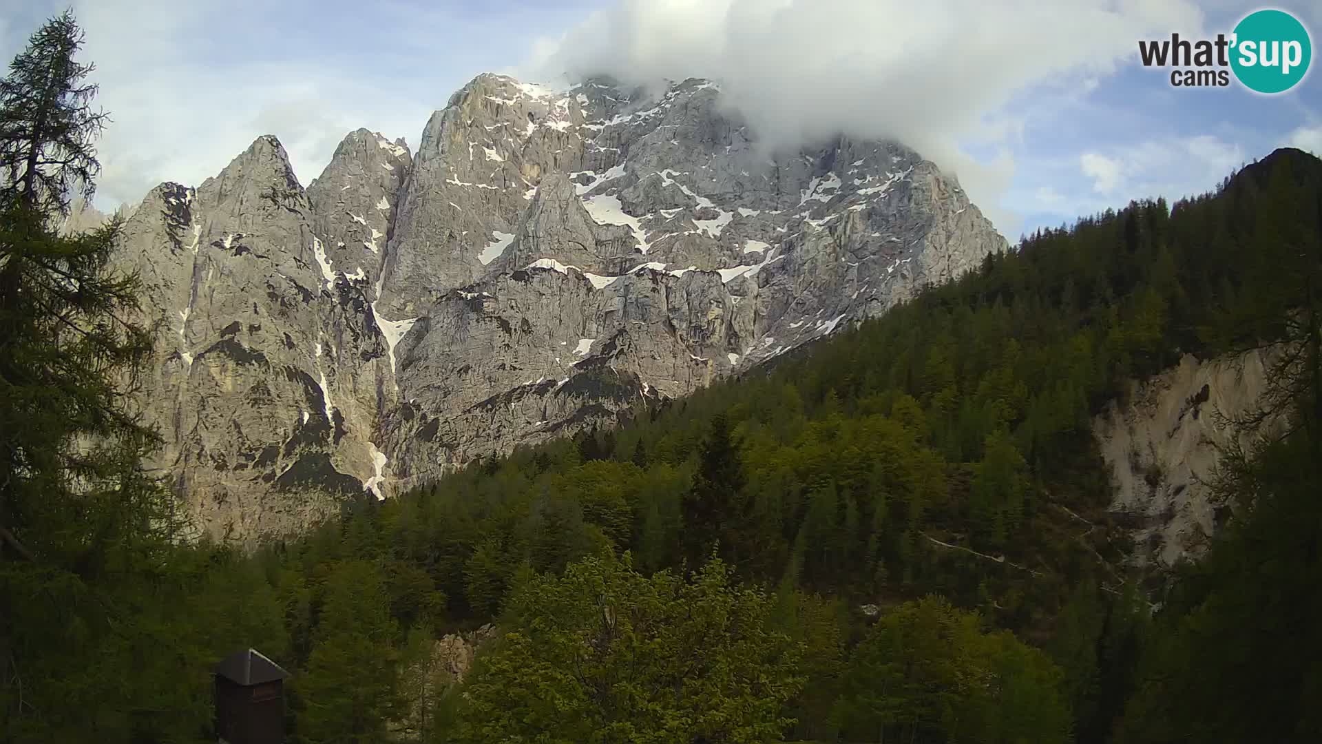 Vršič web kamera Erjavčeva kuća – view to PRISOJNIK – Slovenija