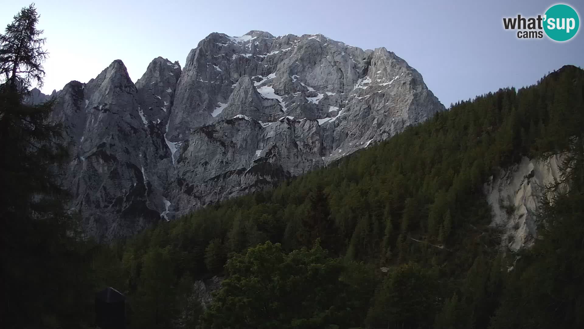 Vršič LIVE webcam Erjavčeva house – view to PRISOJNIK – Slovenia