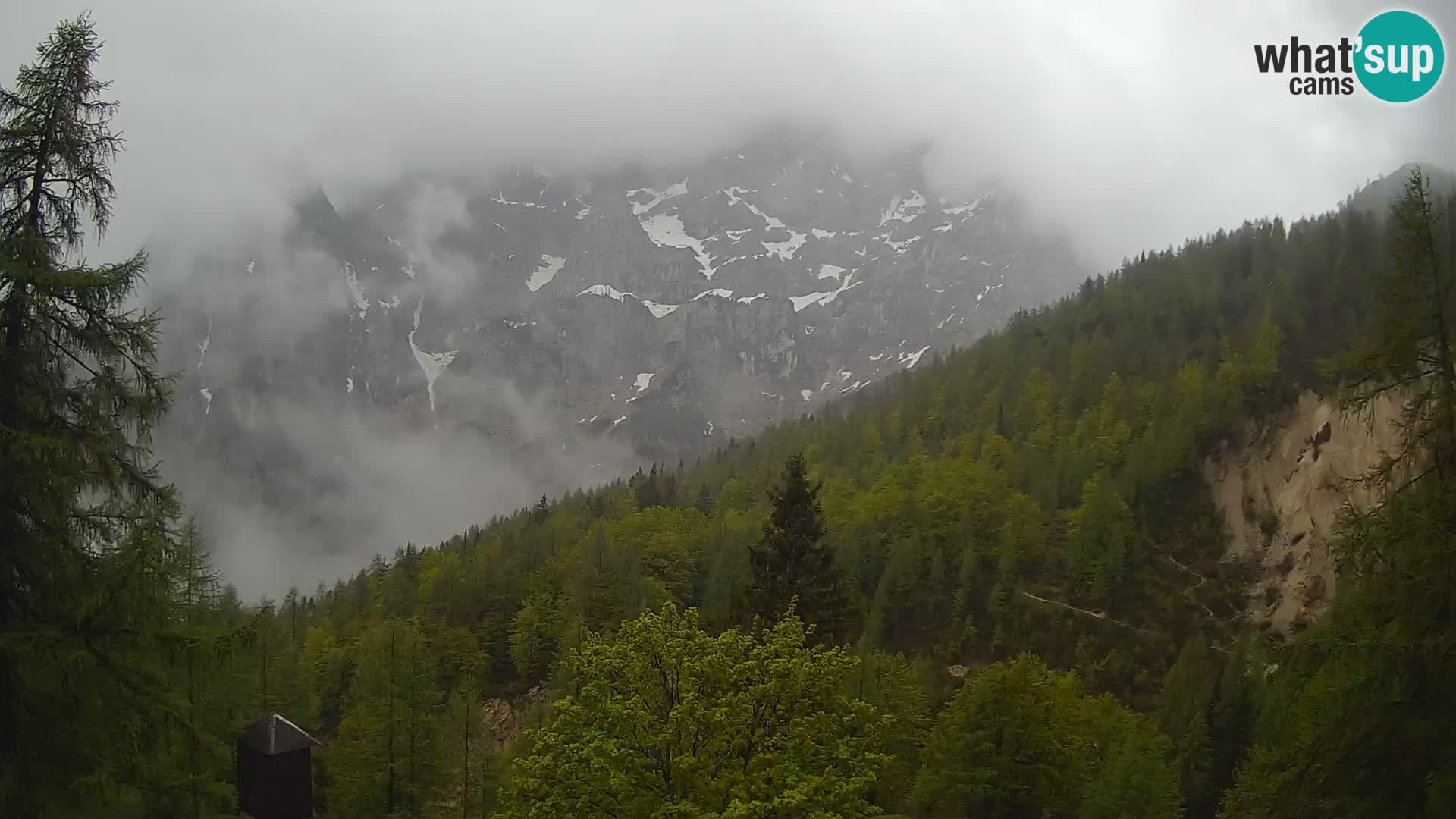 Vršič web kamera Erjavčeva kuća – view to PRISOJNIK – Slovenija