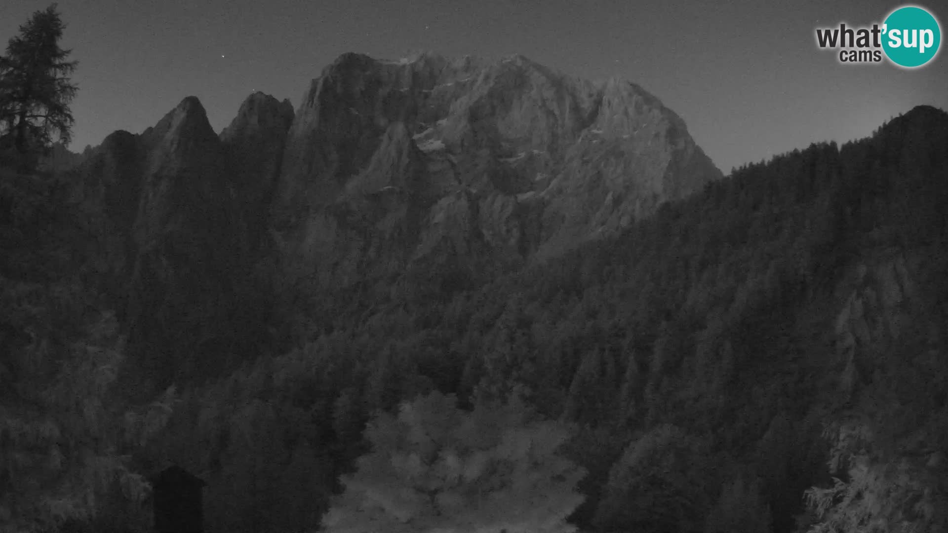 Vršič LIVE webcam casa Erjavčeva – vista sul PRISOJNIK – Slovenia