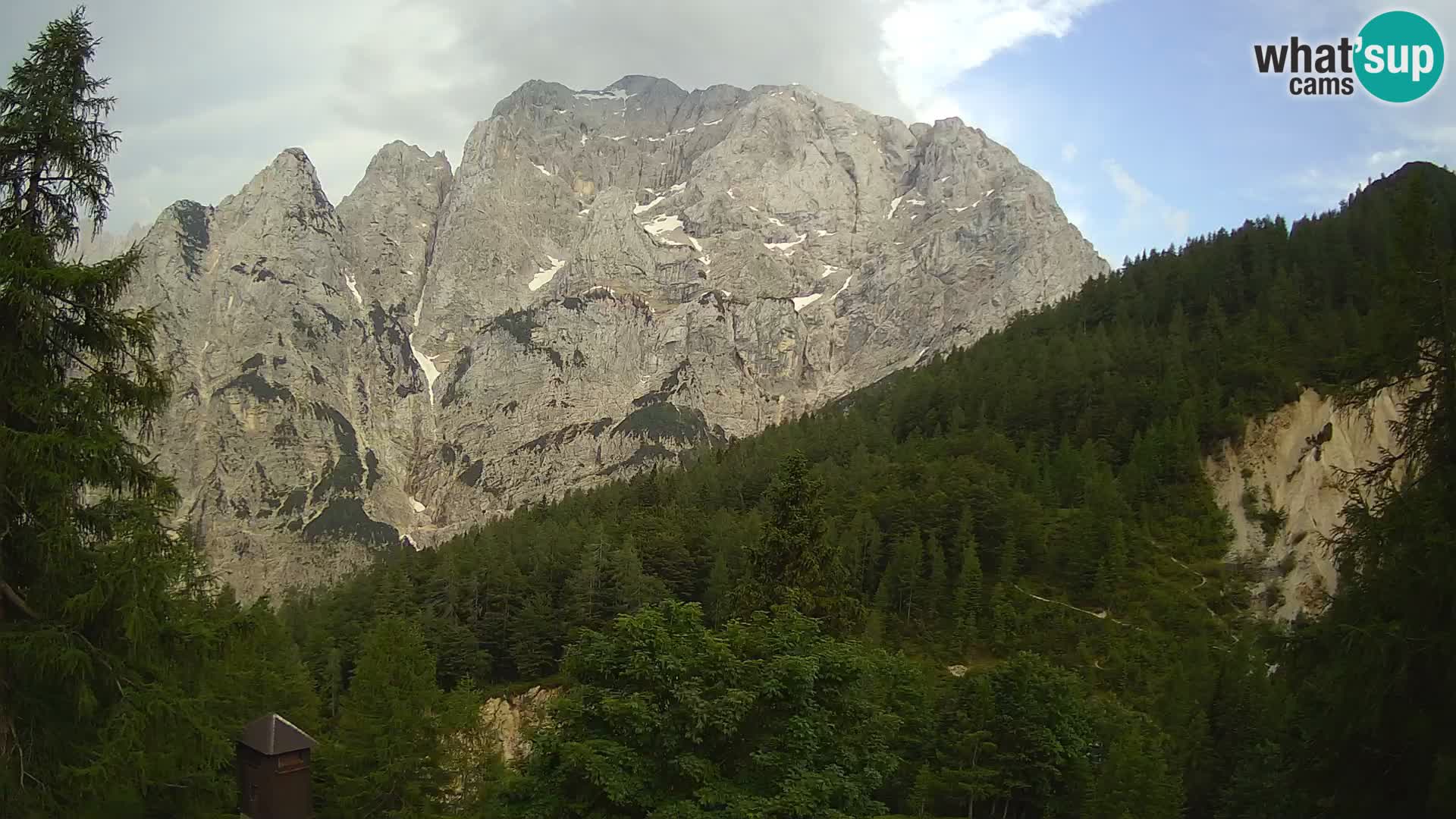 Vršič LIVE webcam Erjavčeva house – view to PRISOJNIK – Slovenia