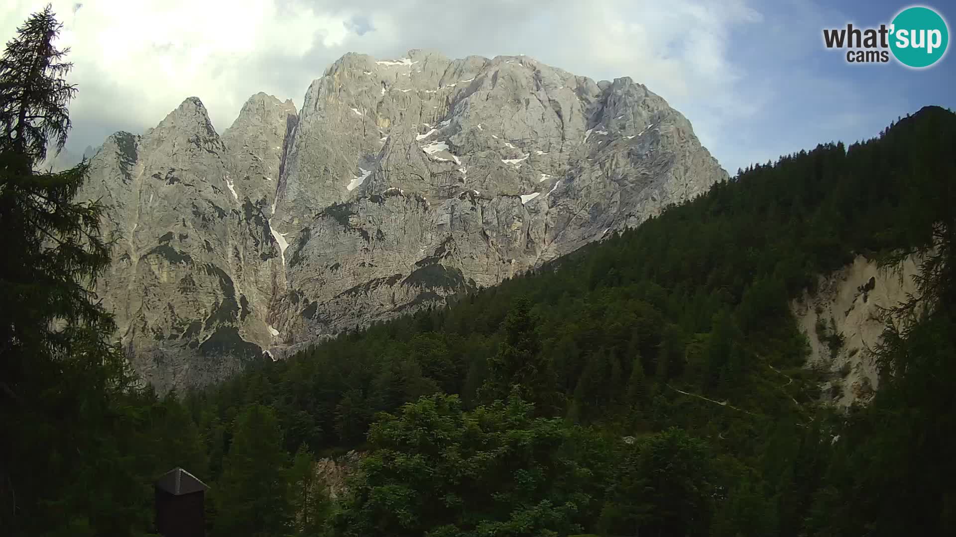 Vršič LIVE webcam Erjavčeva house – view to PRISOJNIK – Slovenia