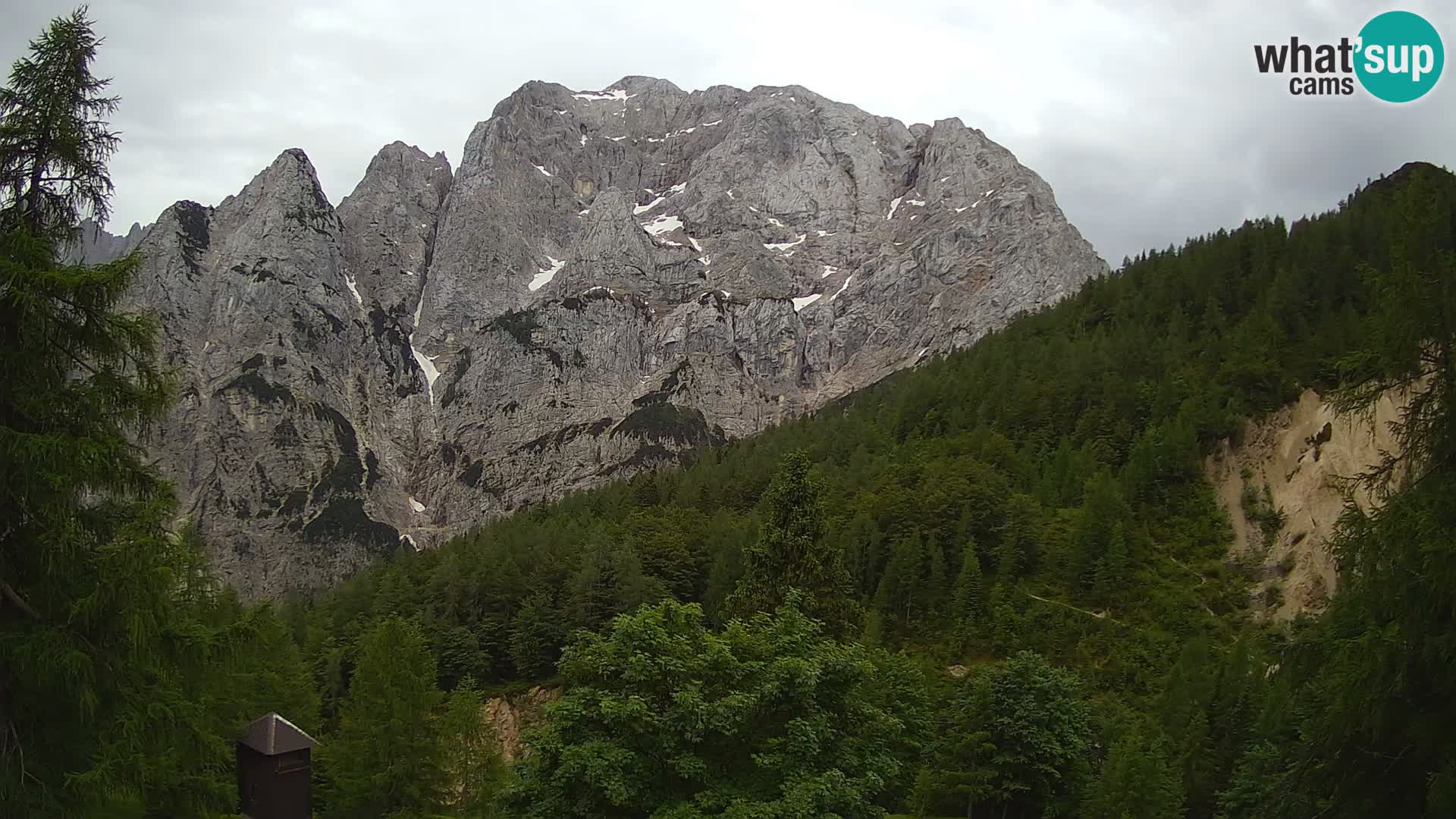 Vršič spletna kamera Erjavčeva hiša – pogled na PRISOJNIK