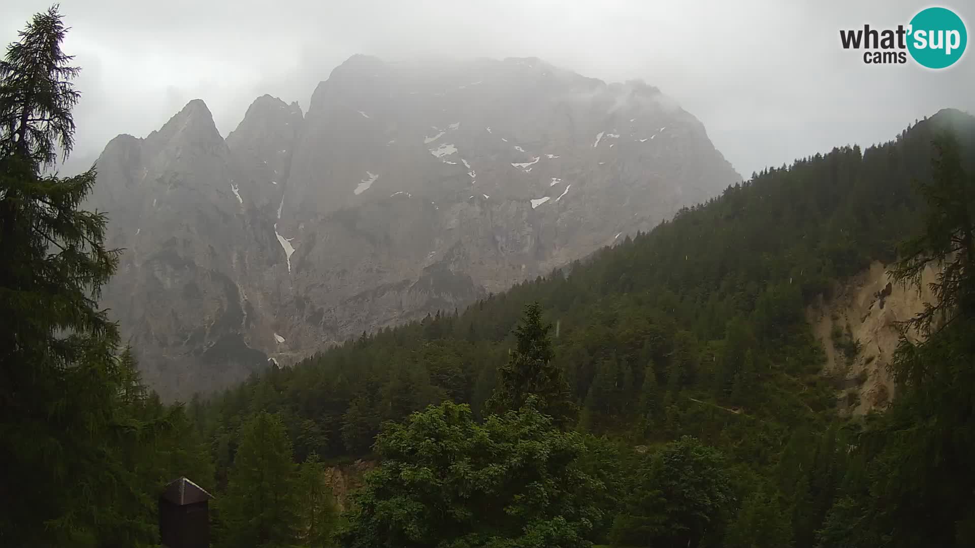 Vršič spletna kamera Erjavčeva hiša – pogled na PRISOJNIK