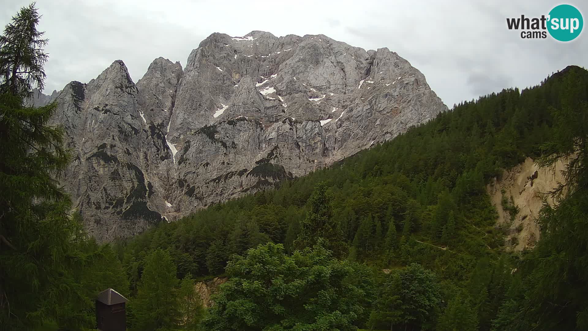 Vršič web kamera Erjavčeva kuća – view to PRISOJNIK – Slovenija