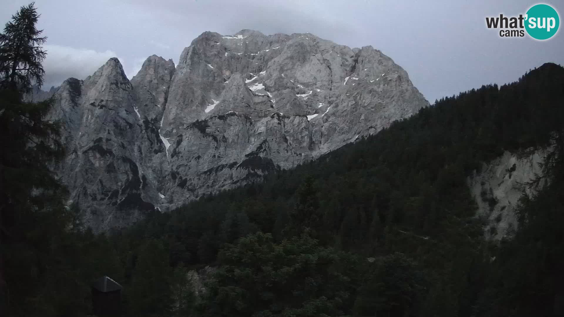 Vršič spletna kamera Erjavčeva hiša – pogled na PRISOJNIK