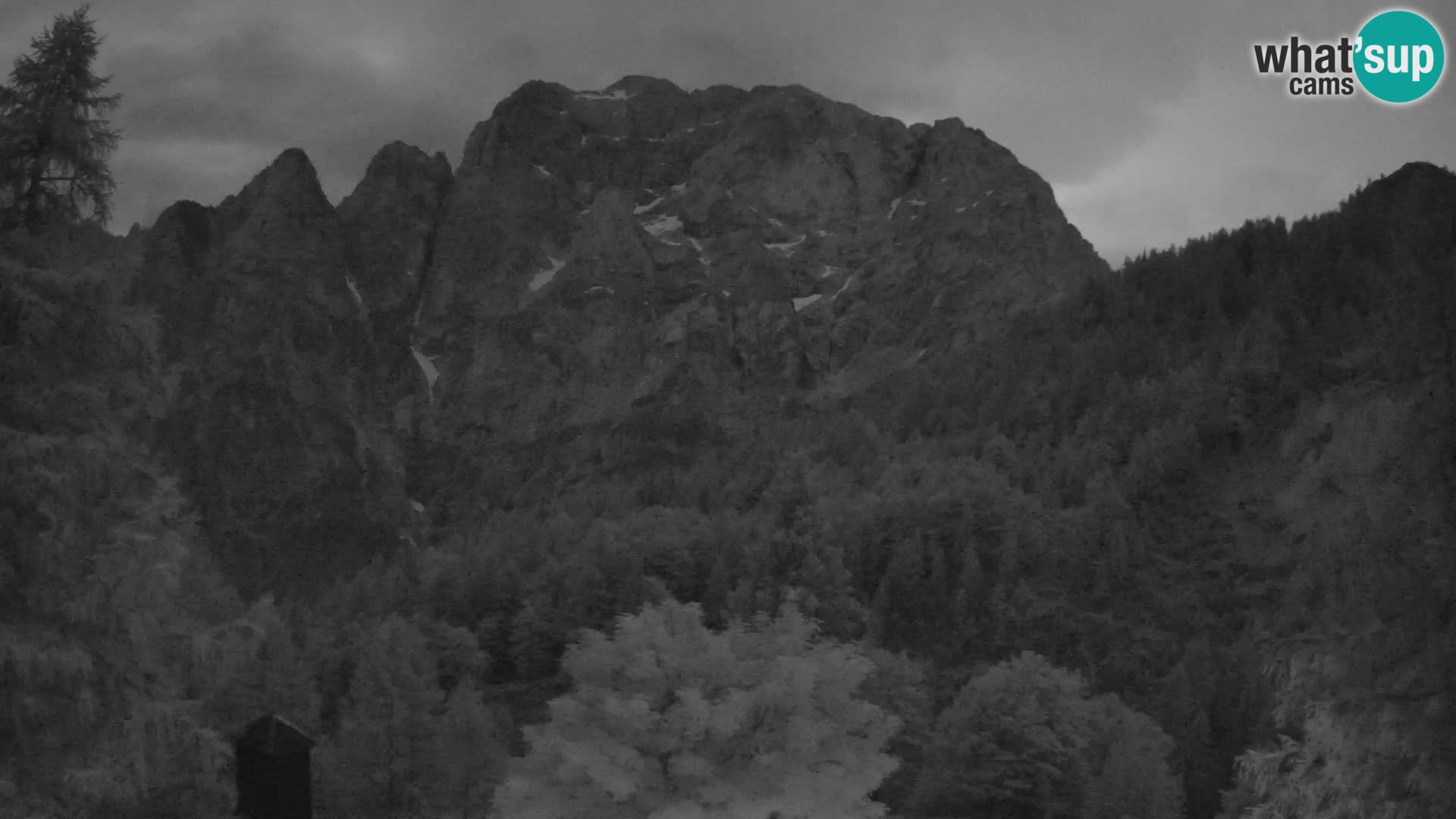 Vršič web kamera Erjavčeva kuća – view to PRISOJNIK – Slovenija