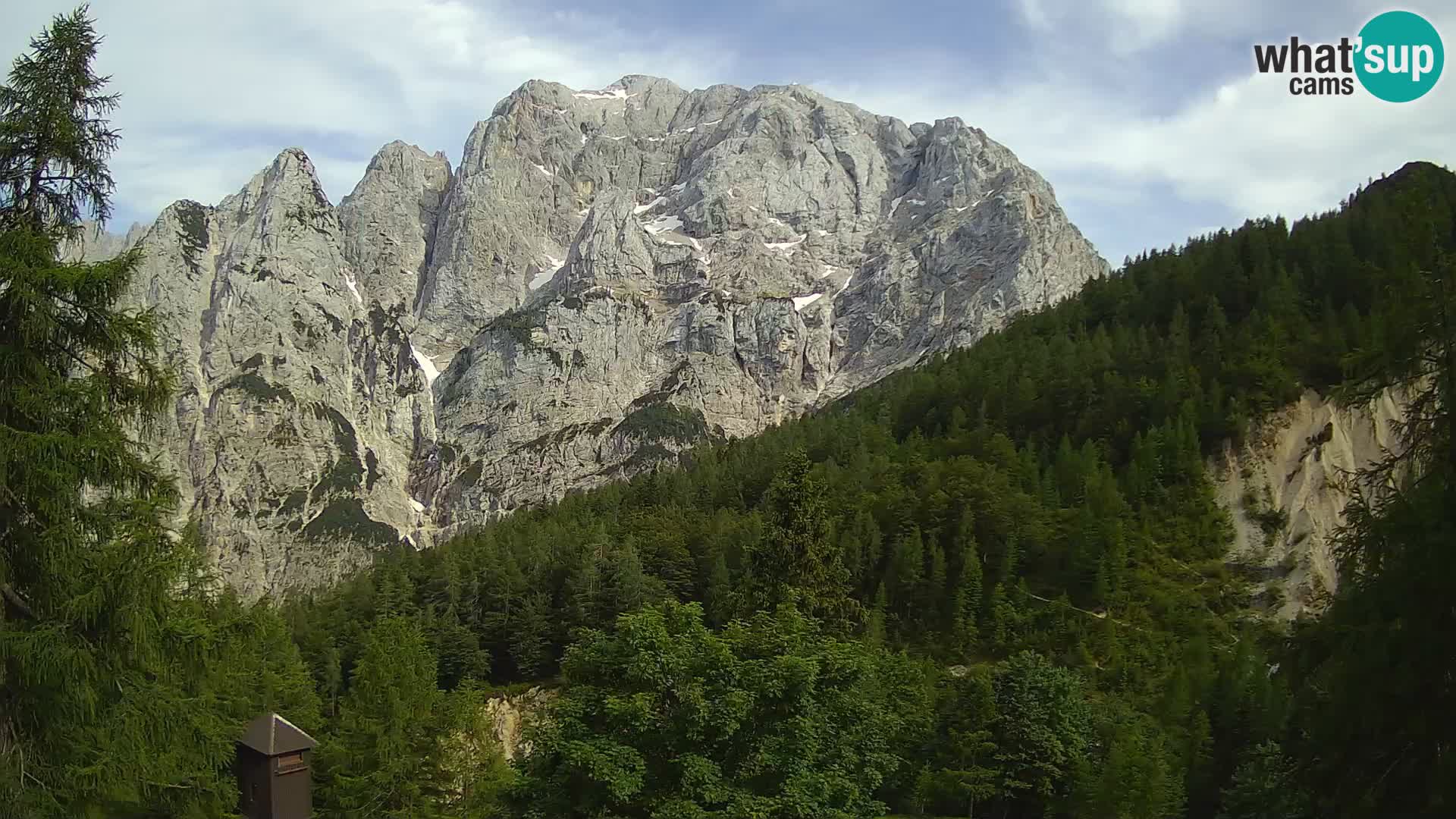Vršič LIVE webcam Erjavčeva house – view to PRISOJNIK – Slovenia