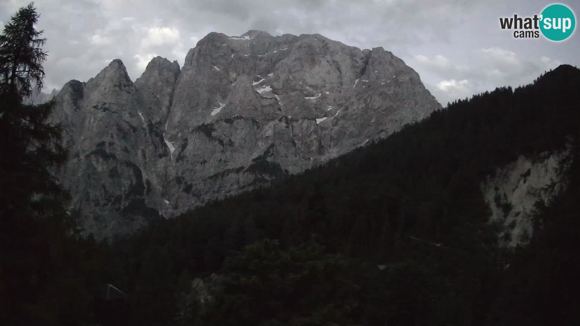 Vršič LIVE webcam Erjavčeva house – view to PRISOJNIK – Slovenia