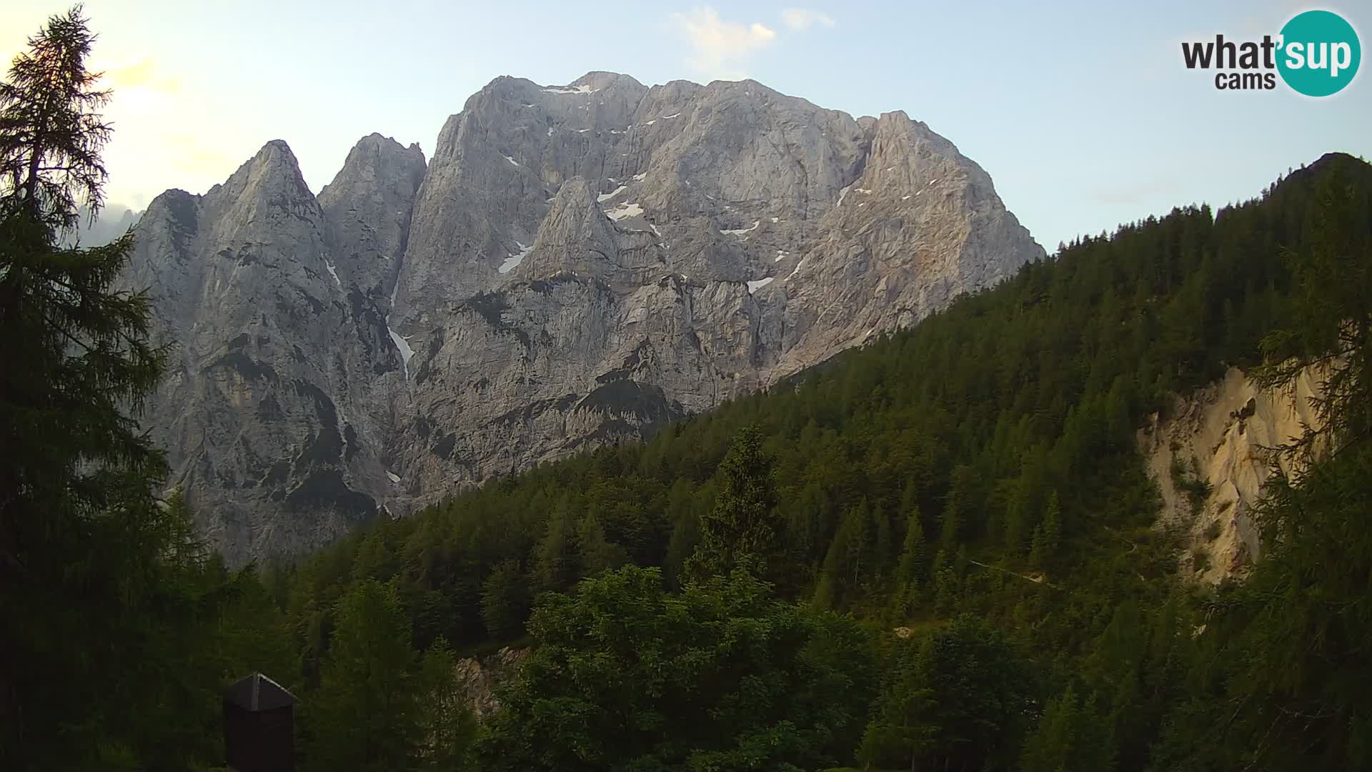 Vršič LIVE webcam casa Erjavčeva – vista sul PRISOJNIK – Slovenia