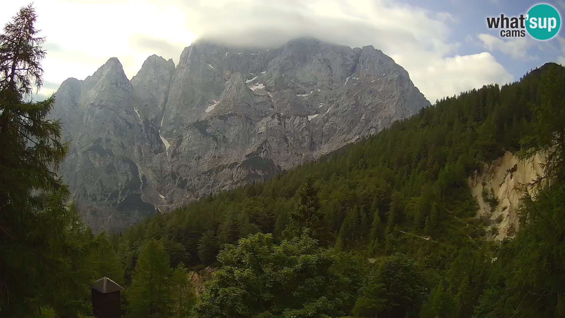 Vršič LIVE webcam Erjavčeva house – view to PRISOJNIK – Slovenia