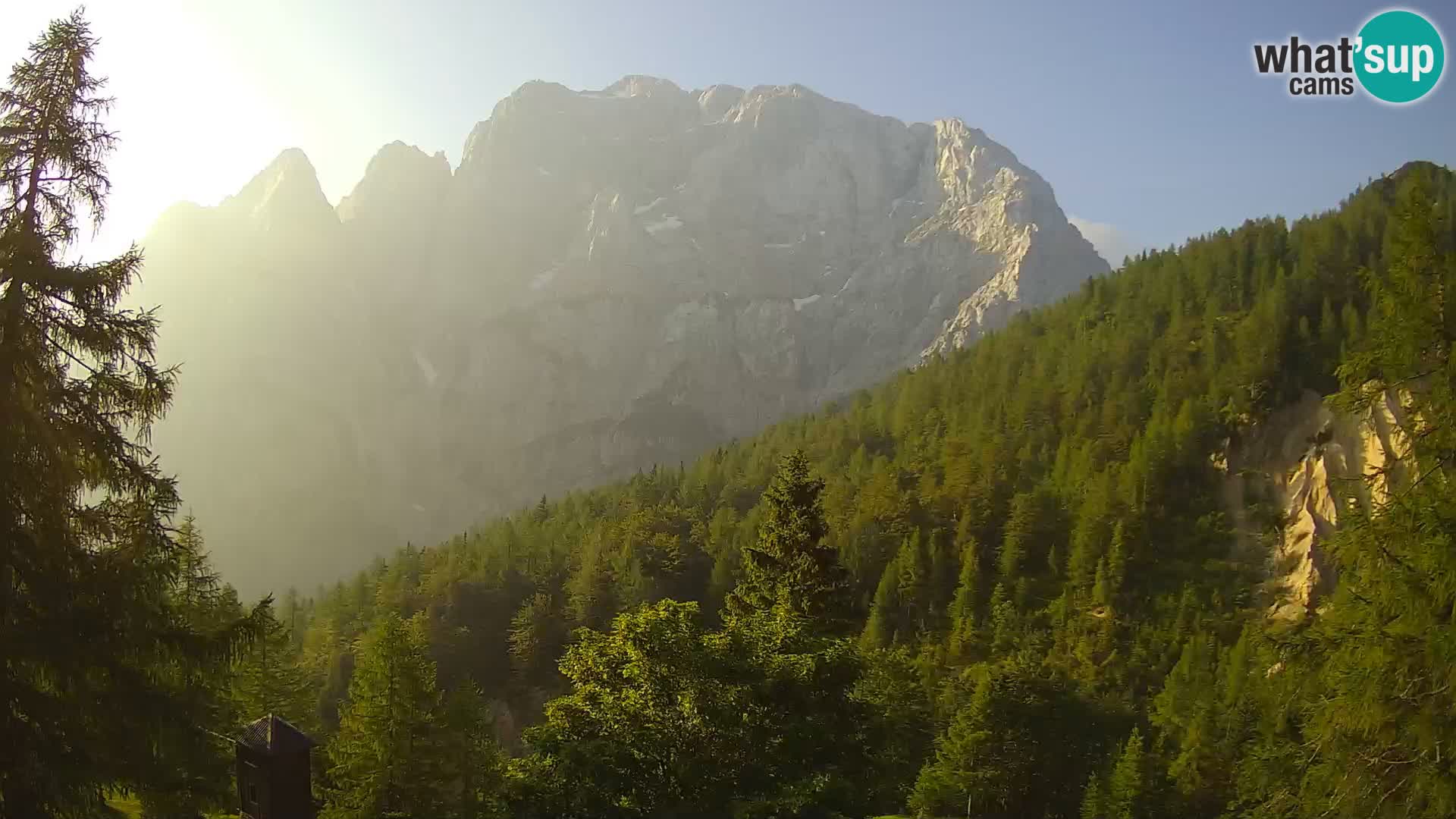 Vršič web kamera Erjavčeva kuća – view to PRISOJNIK – Slovenija