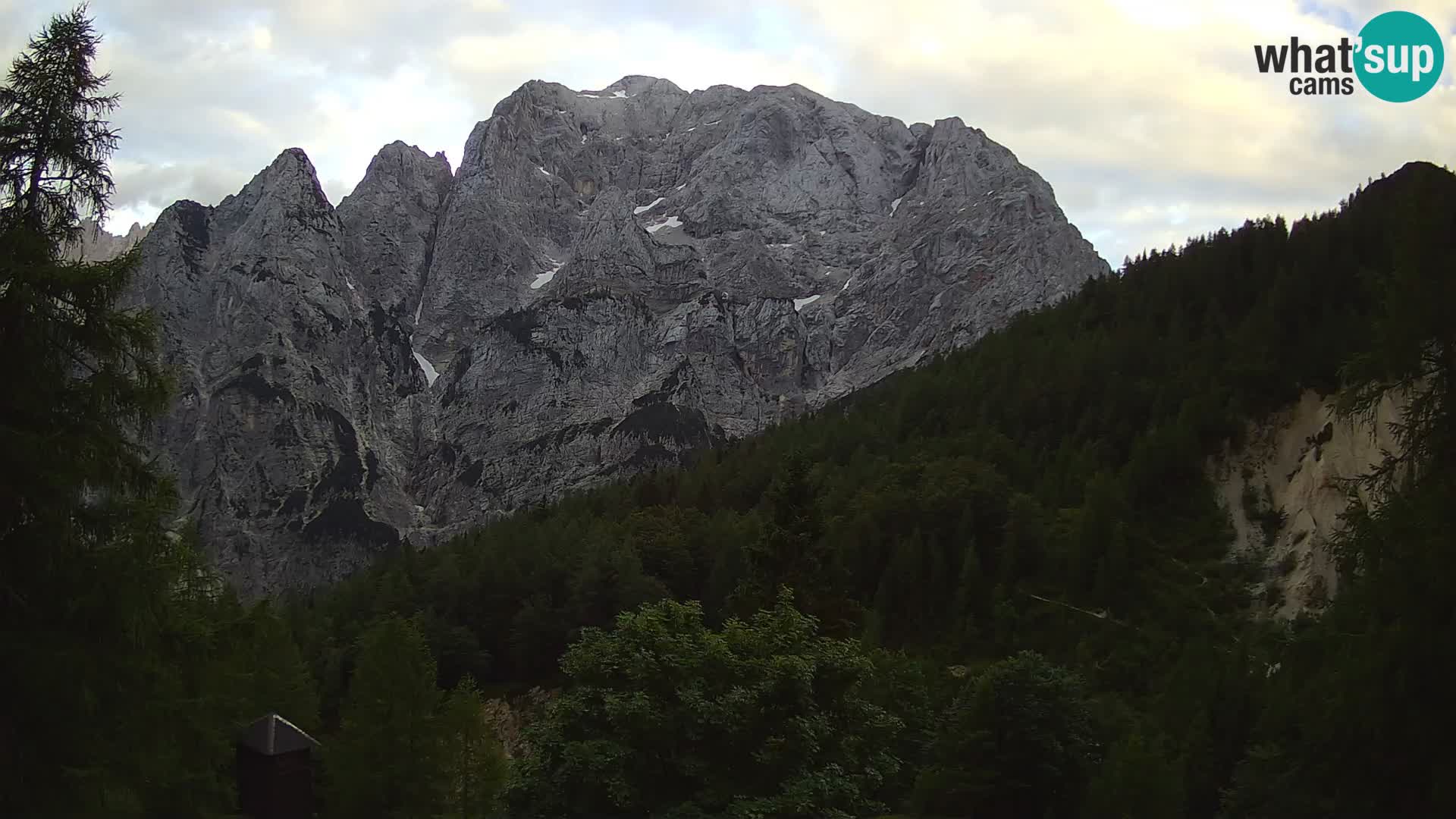 Vršič spletna kamera Erjavčeva hiša – pogled na PRISOJNIK