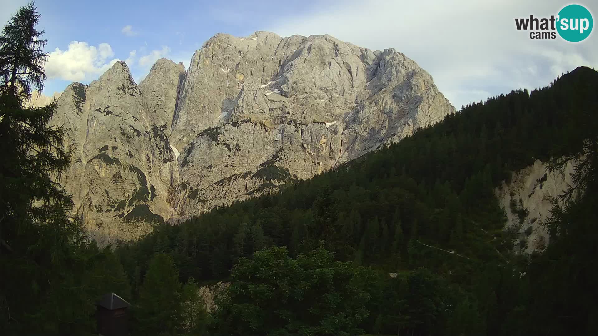 Vršič web kamera Erjavčeva kuća – view to PRISOJNIK – Slovenija