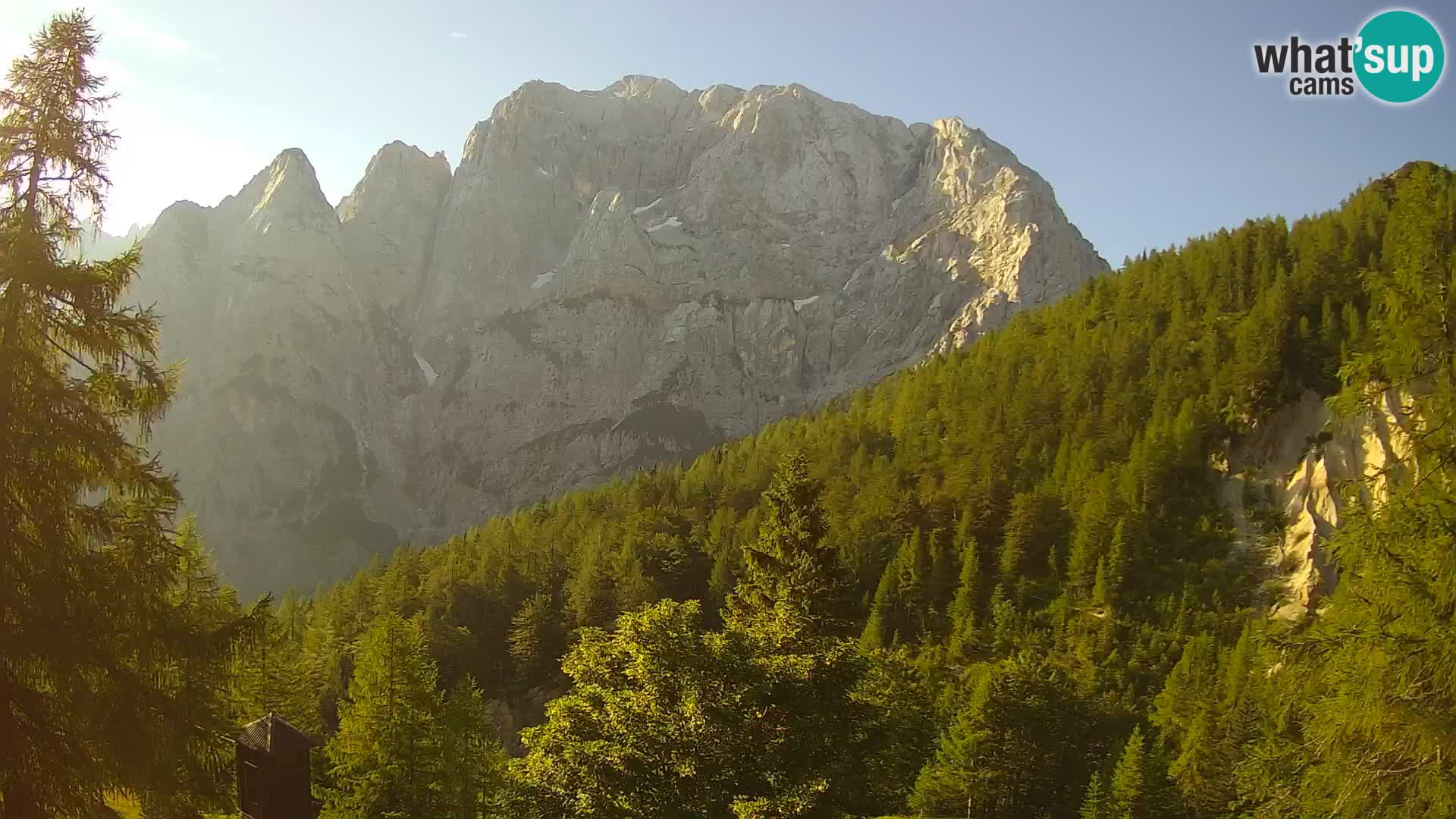 Vršič spletna kamera Erjavčeva hiša – pogled na PRISOJNIK