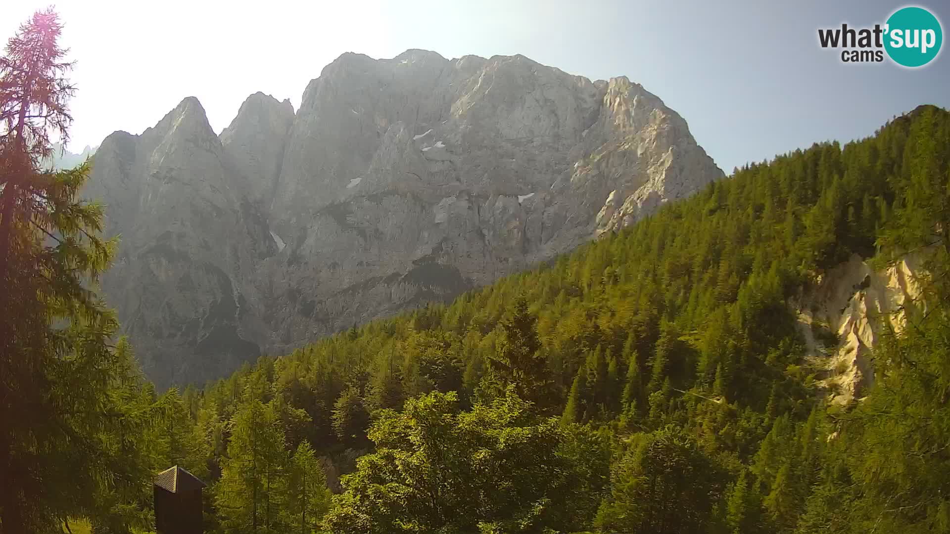 Vršič spletna kamera Erjavčeva hiša – pogled na PRISOJNIK
