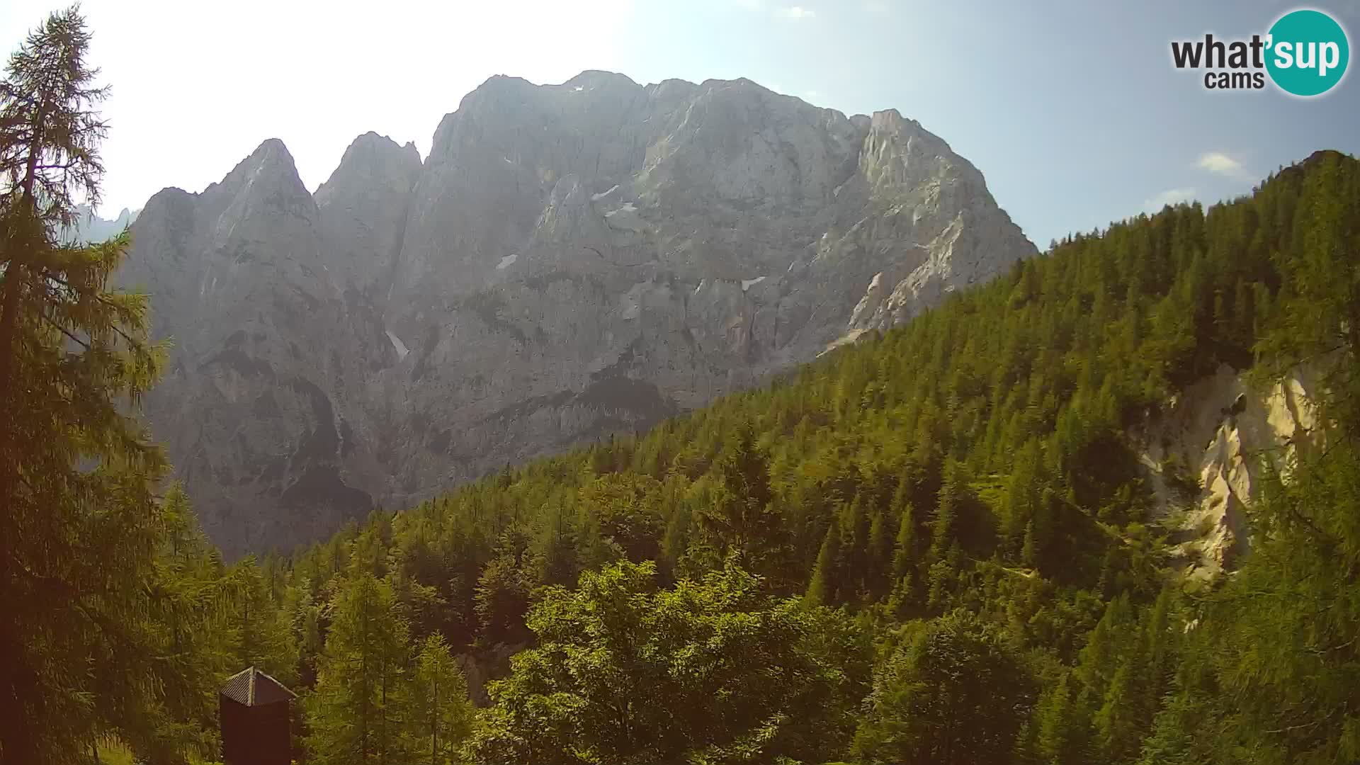 Vršič spletna kamera Erjavčeva hiša – pogled na PRISOJNIK
