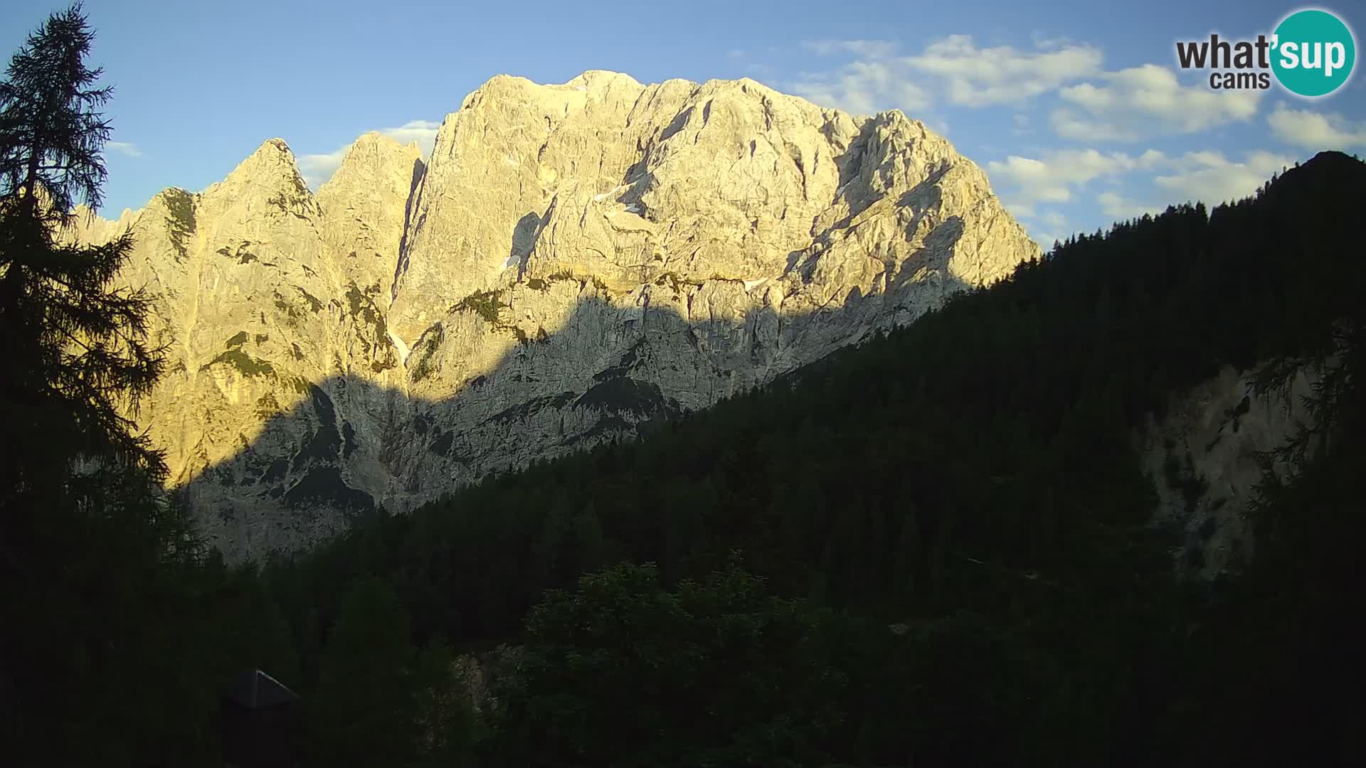 Webcam Vršič LIVE maison Erjavčeva – vue sur PRISOJNIK – Slovénie