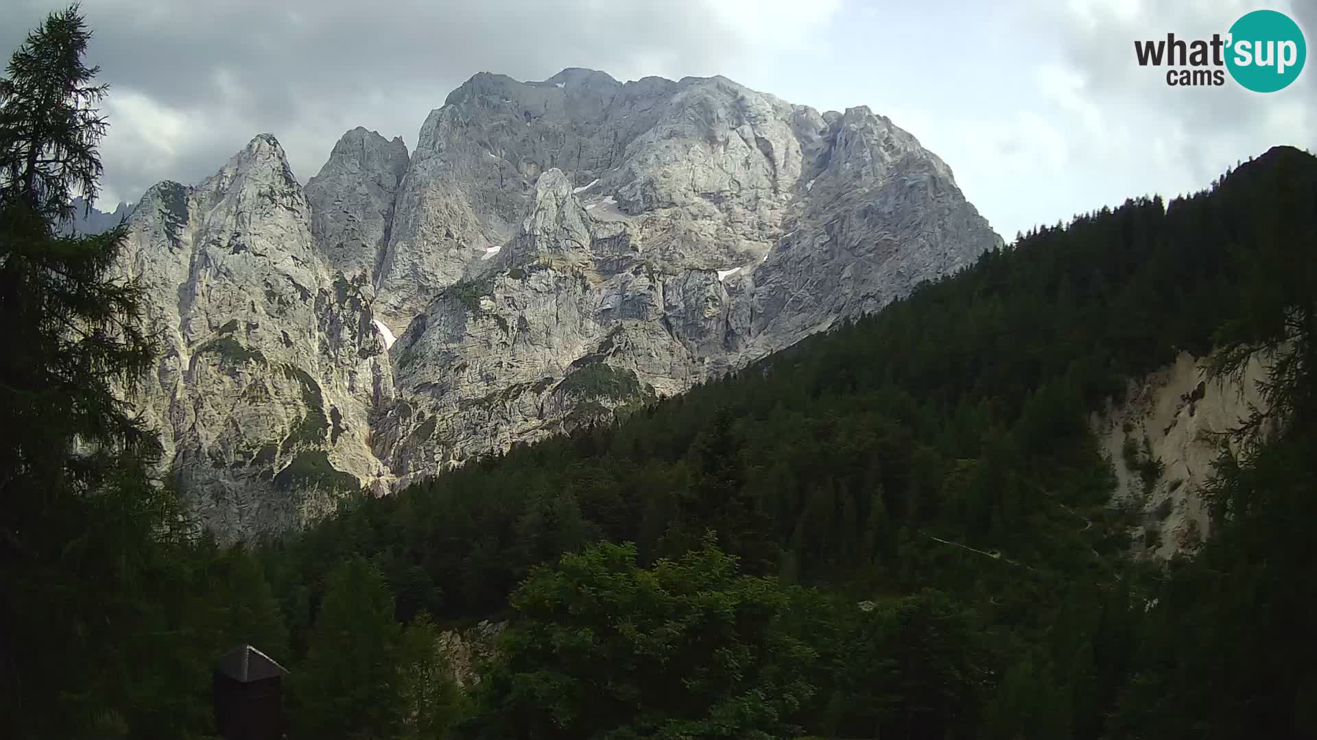 Vršič LIVE webcam casa Erjavčeva – vista sul PRISOJNIK – Slovenia