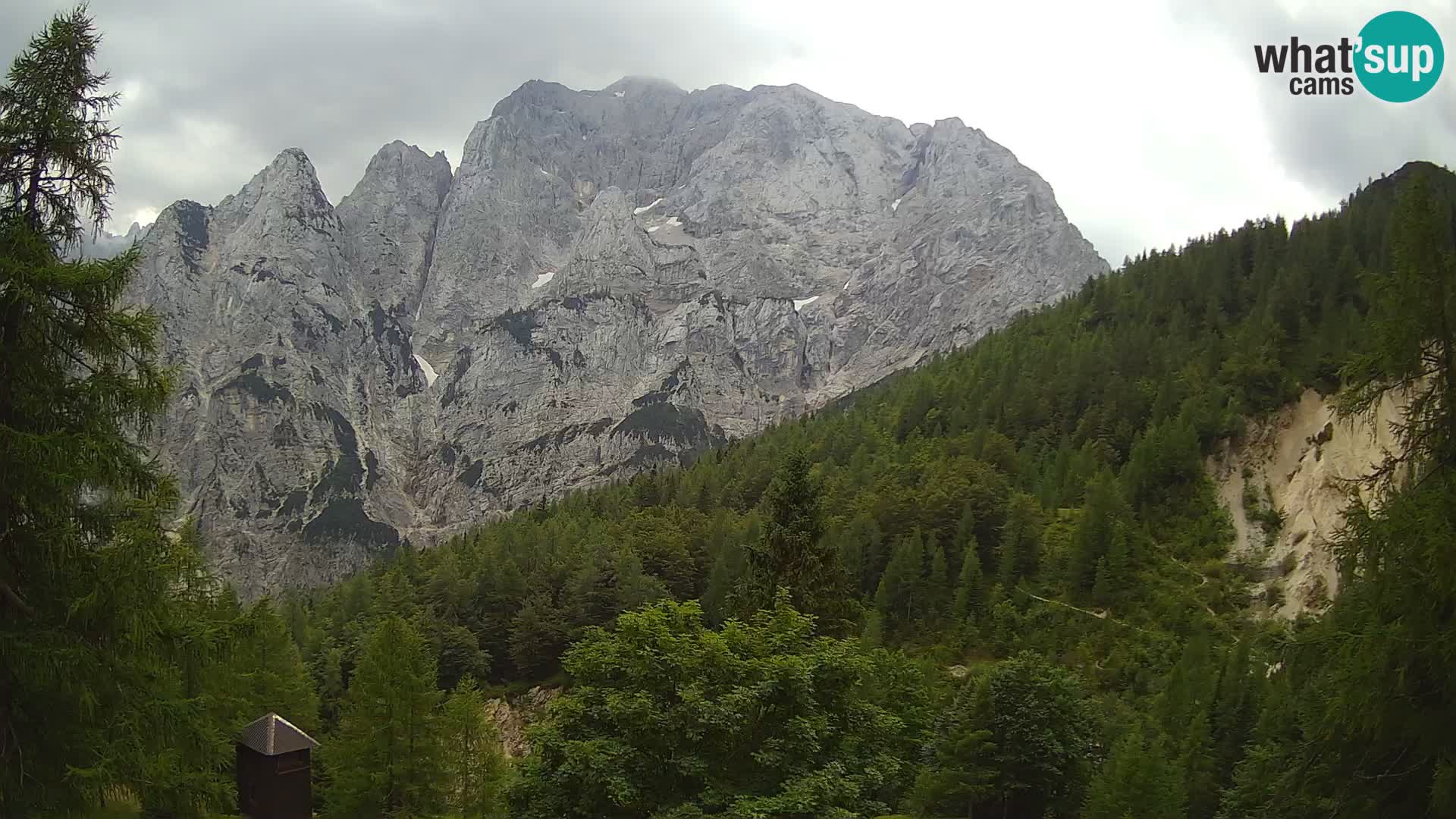 Vršič web kamera Erjavčeva kuća – view to PRISOJNIK – Slovenija