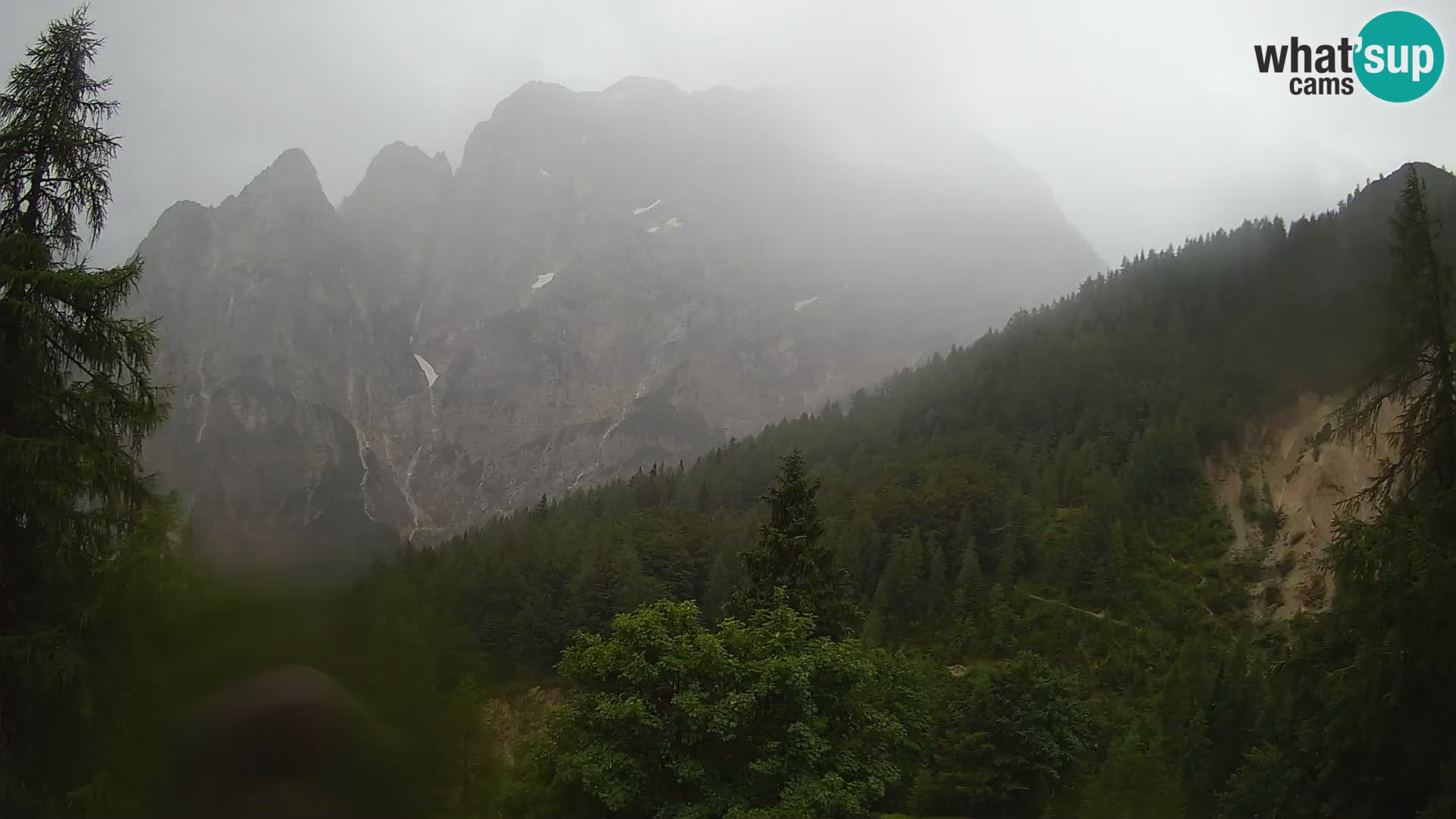 Vršič LIVE webcam Erjavčeva house – view to PRISOJNIK – Slovenia