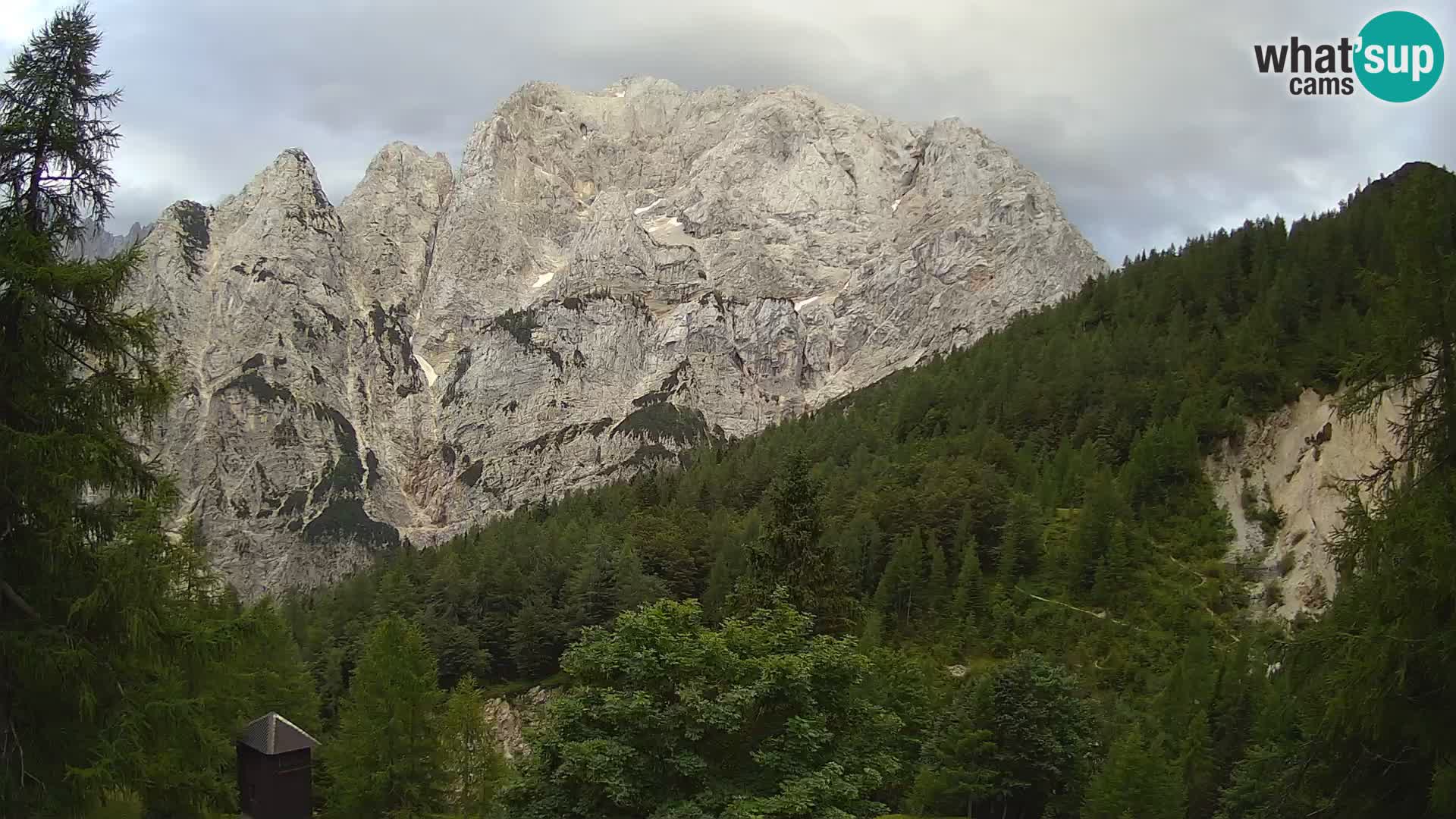Vršič LIVE webcam casa Erjavčeva – vista sul PRISOJNIK – Slovenia