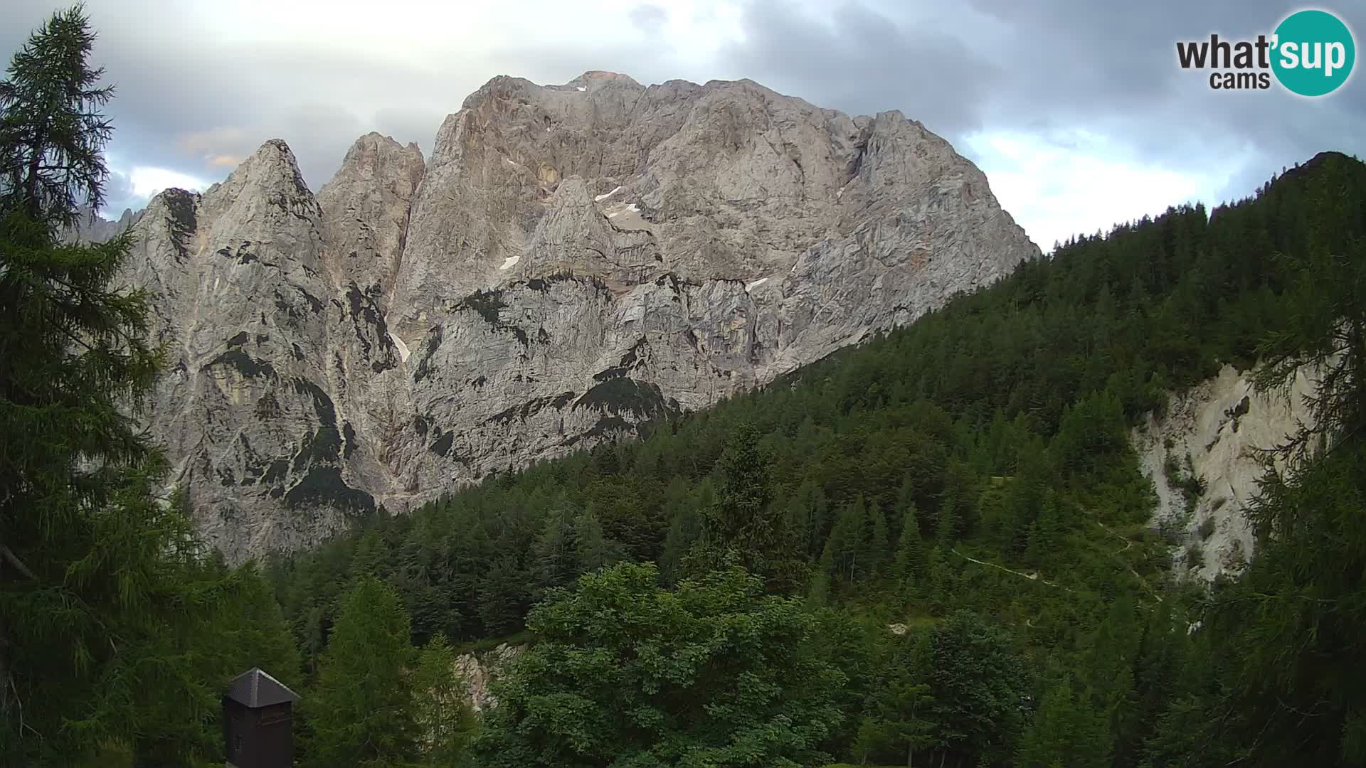 Vršič LIVE webcam casa Erjavčeva – vista sul PRISOJNIK – Slovenia