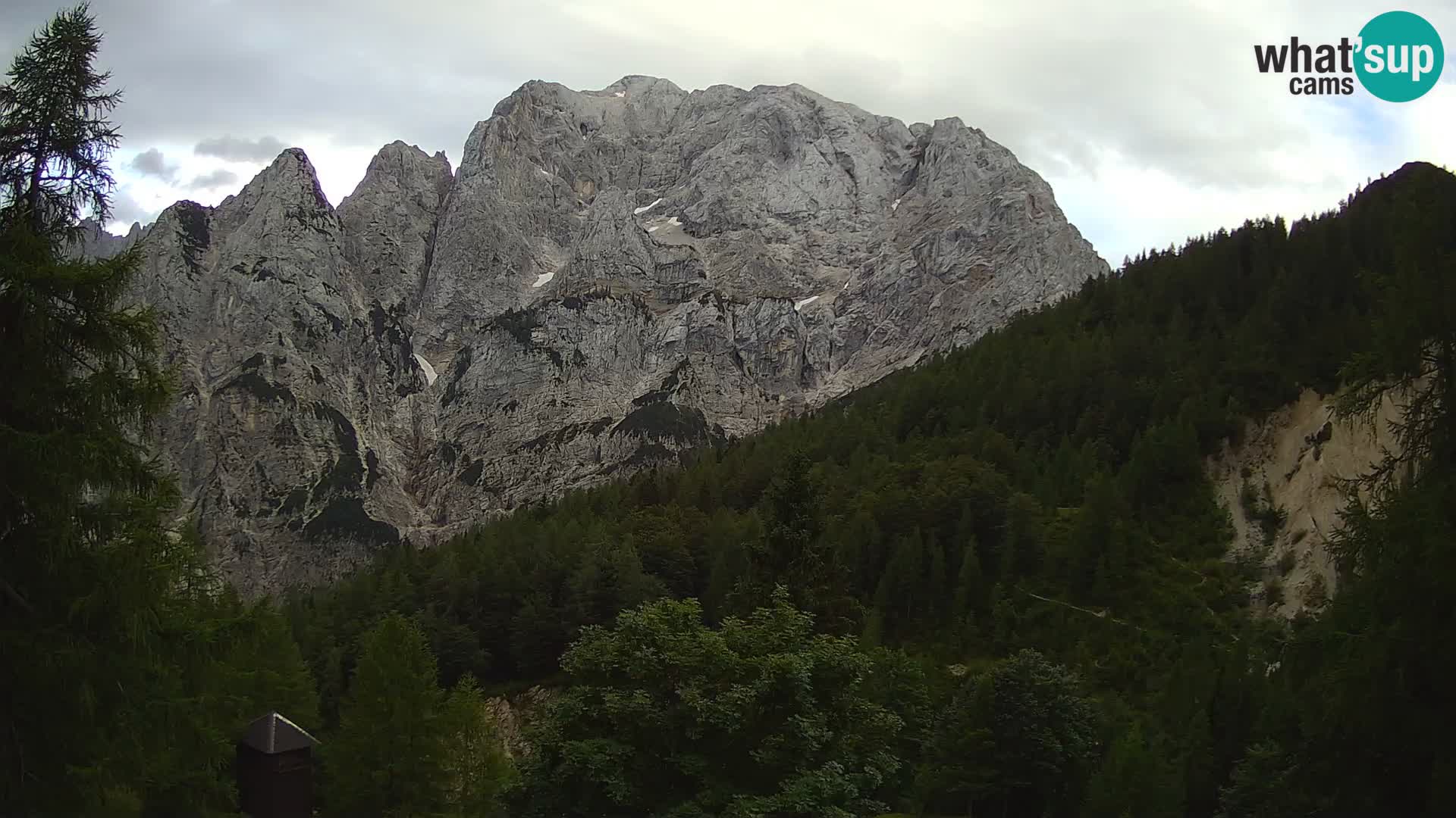 Vršič LIVE webcam casa Erjavčeva – vista sul PRISOJNIK – Slovenia