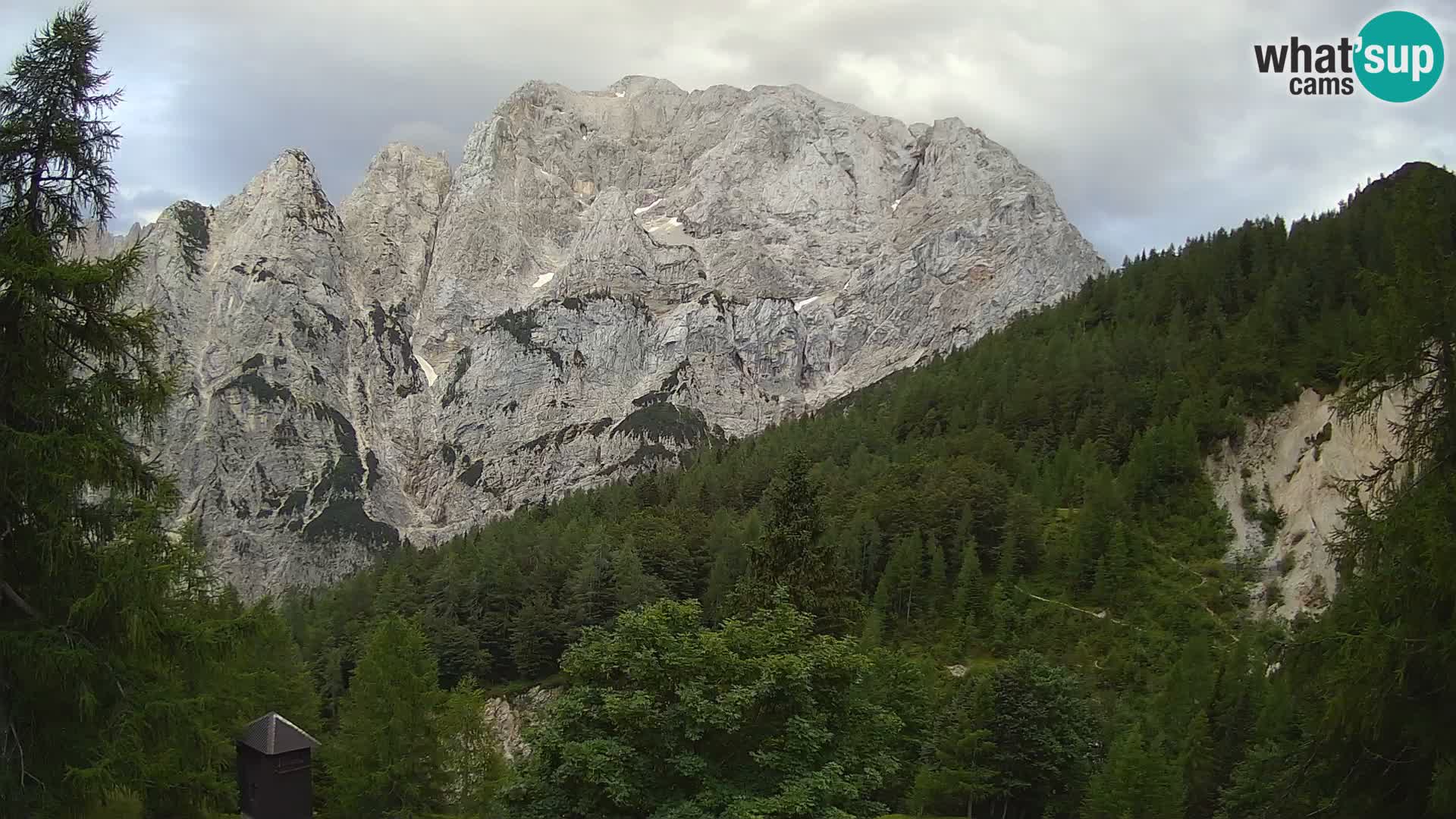 Vršič LIVE webcam casa Erjavčeva – vista sul PRISOJNIK – Slovenia