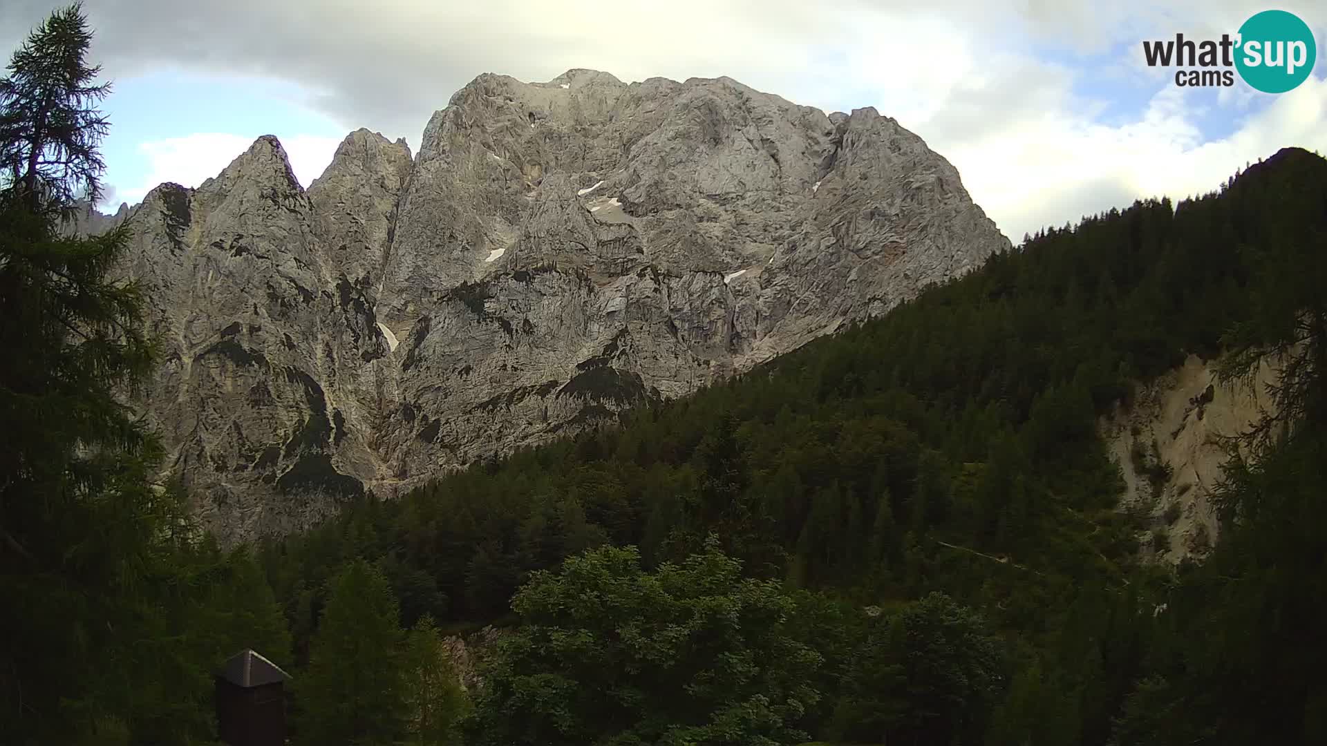 Vršič LIVE webcam Erjavčeva house – view to PRISOJNIK – Slovenia