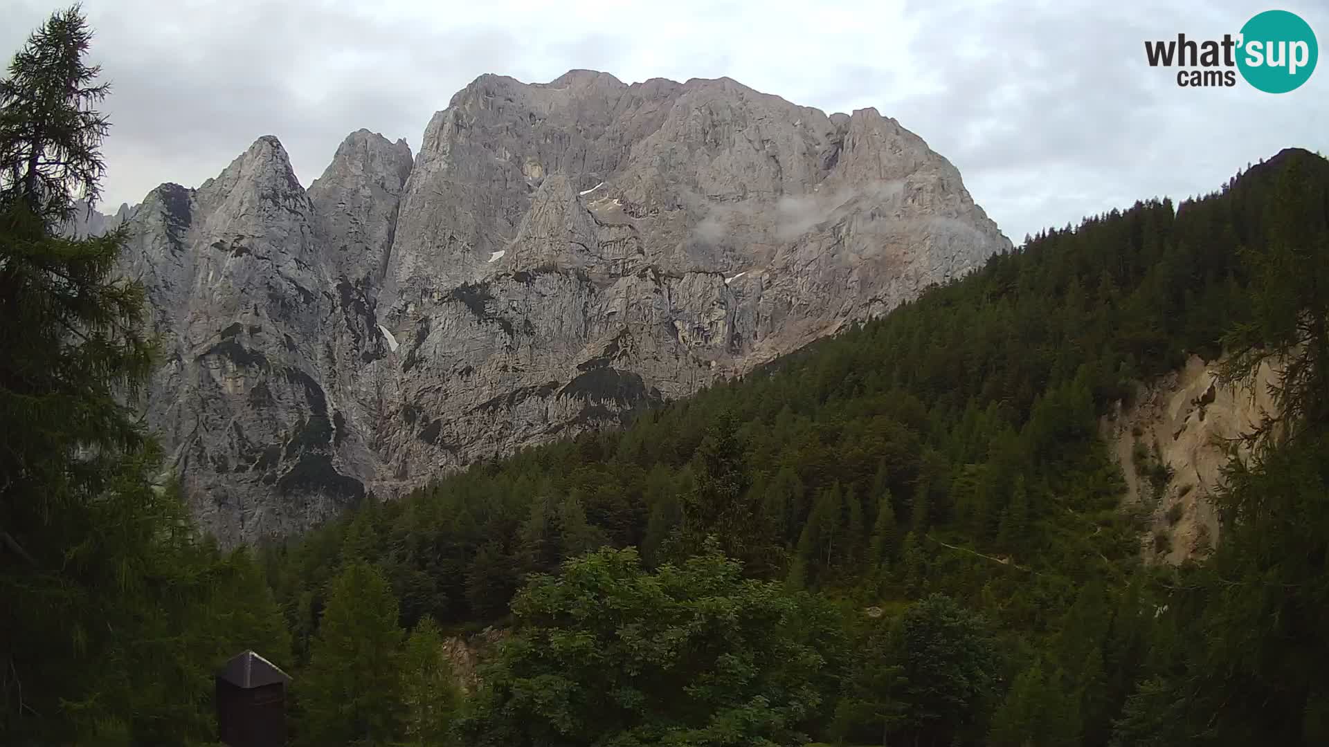 Vršič spletna kamera Erjavčeva hiša – pogled na PRISOJNIK