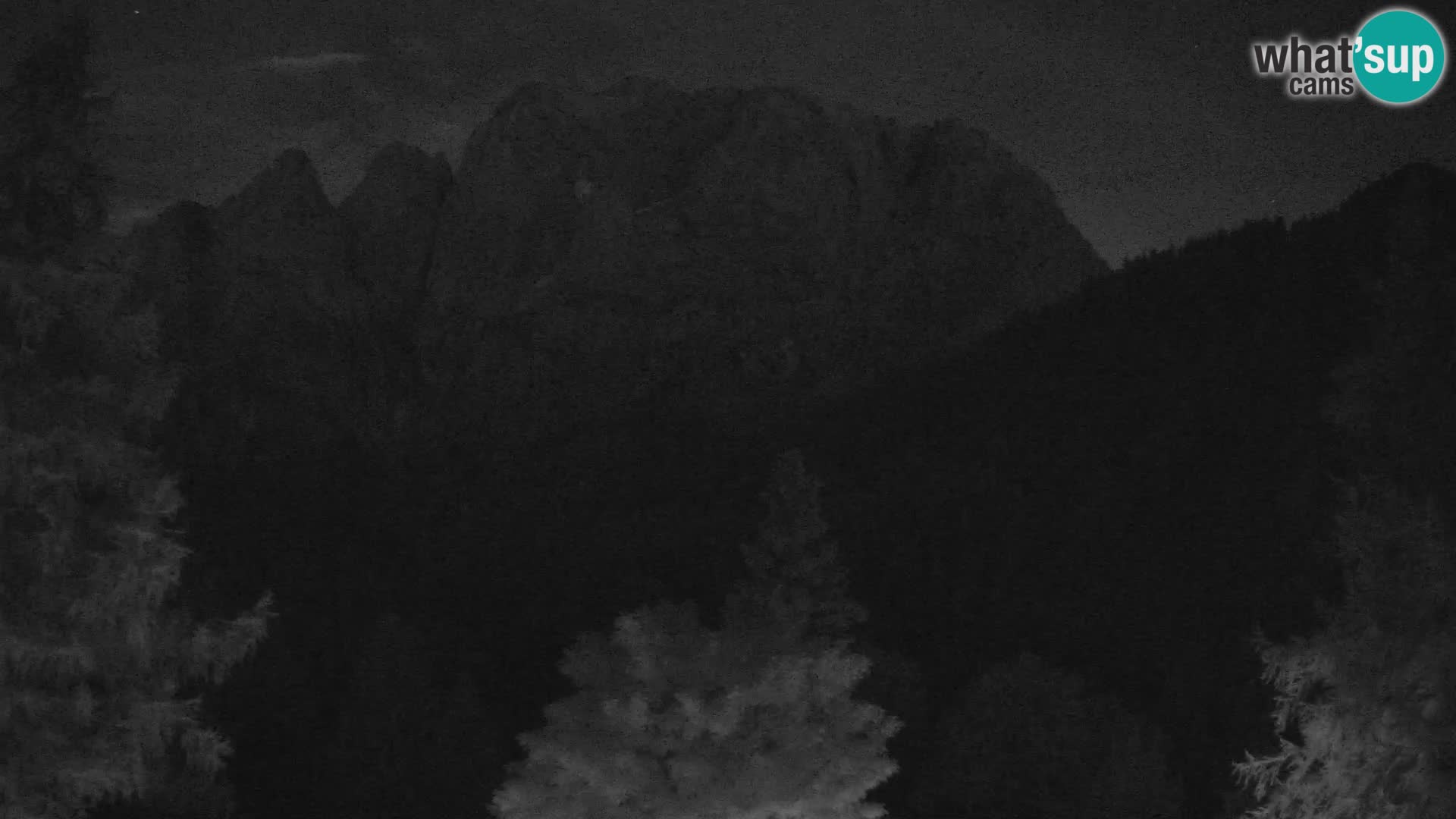Vršič LIVE webcam Erjavčeva house – view to PRISOJNIK – Slovenia