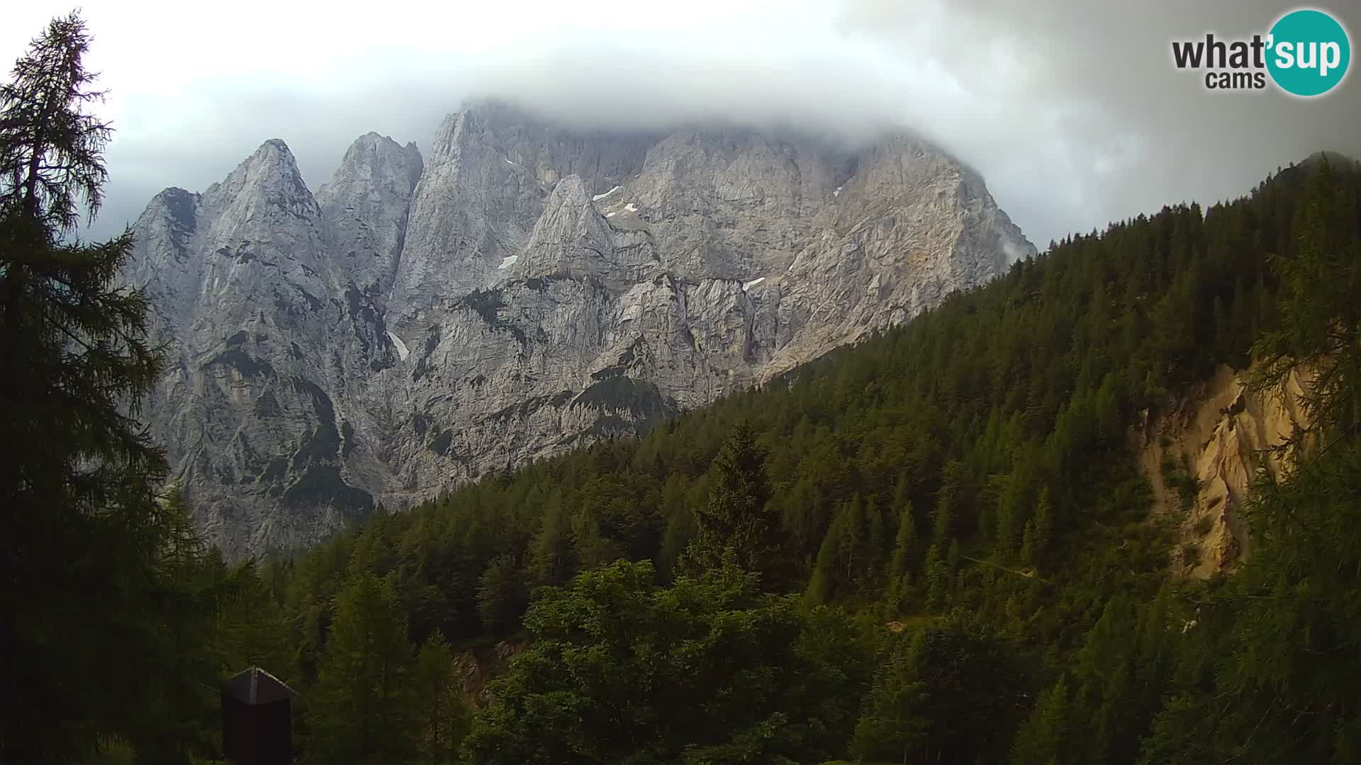 Vršič spletna kamera Erjavčeva hiša – pogled na PRISOJNIK