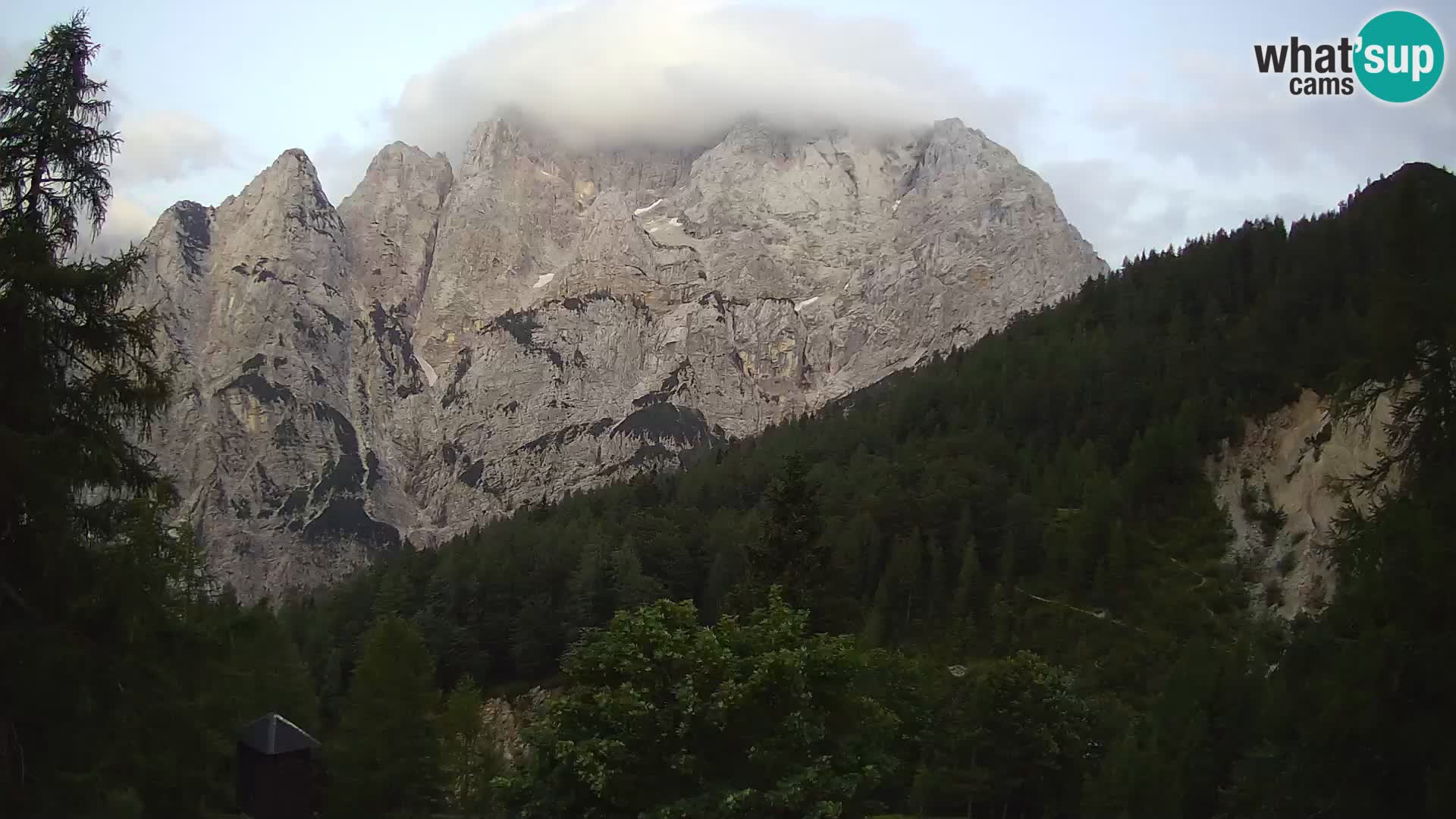 Webcam Vršič LIVE maison Erjavčeva – vue sur PRISOJNIK – Slovénie