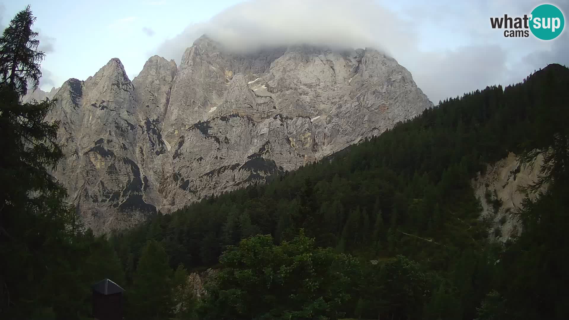 Vršič LIVE webcam casa Erjavčeva – vista sul PRISOJNIK – Slovenia