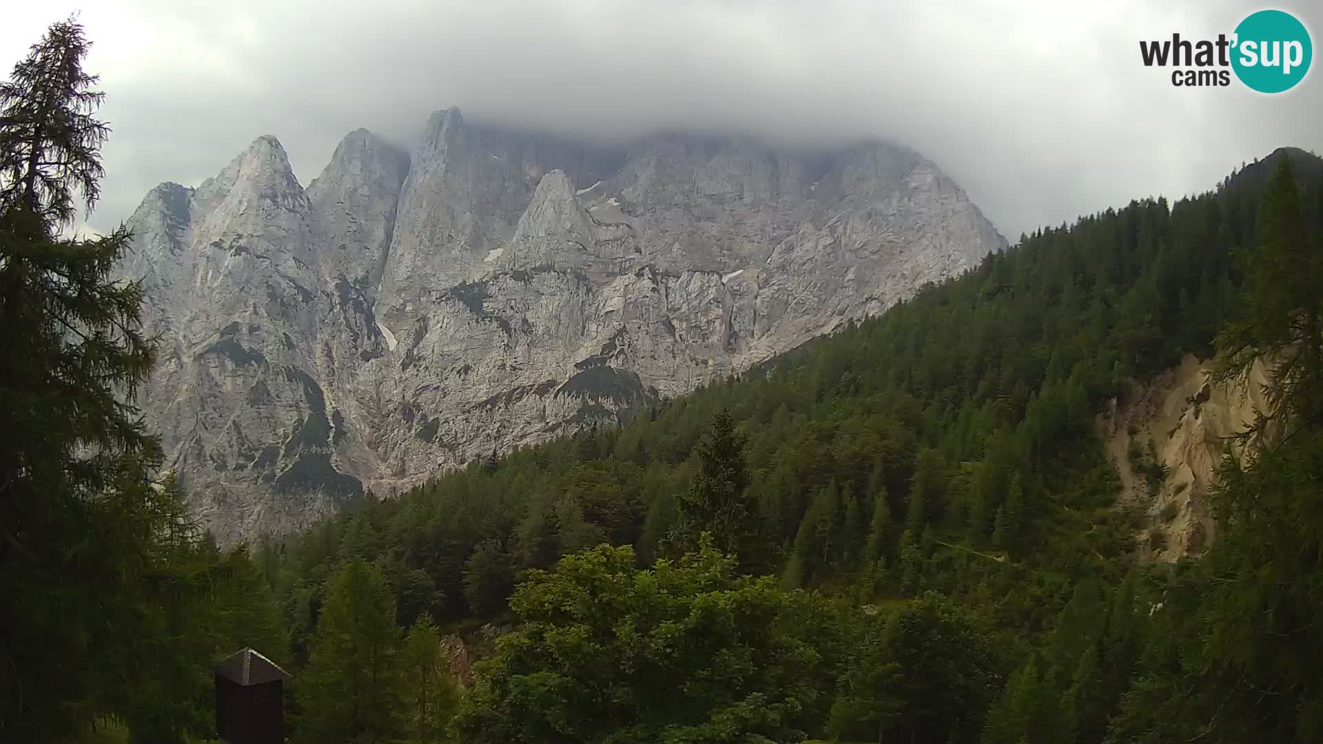 Vršič web kamera Erjavčeva kuća – view to PRISOJNIK – Slovenija