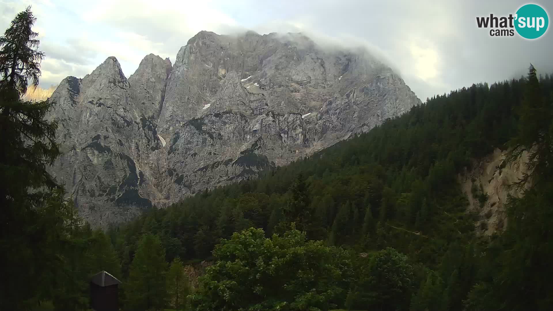 Vršič LIVE webcam Erjavčeva house – view to PRISOJNIK – Slovenia