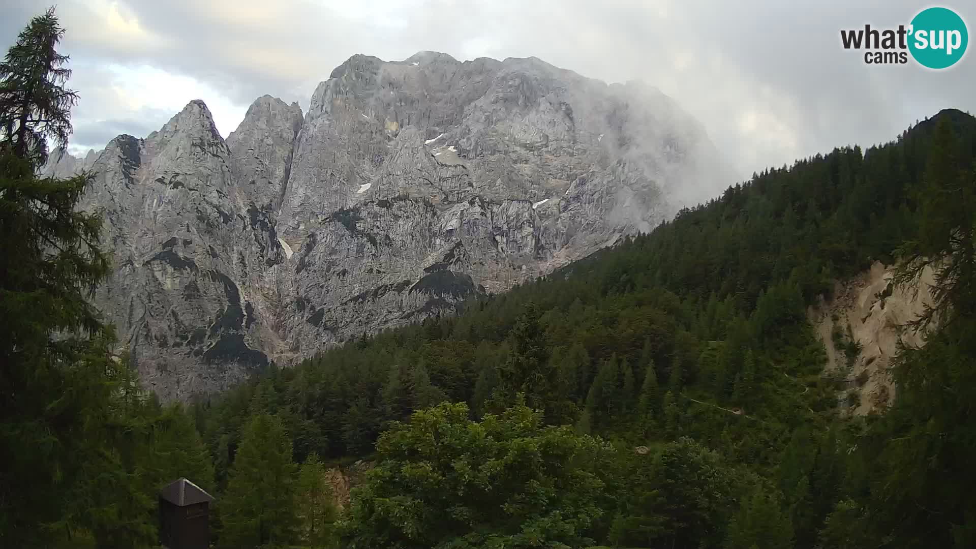 Vršič spletna kamera Erjavčeva hiša – pogled na PRISOJNIK