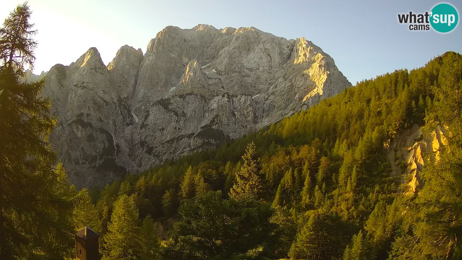 Vršič LIVE webcam casa Erjavčeva – vista sul PRISOJNIK – Slovenia
