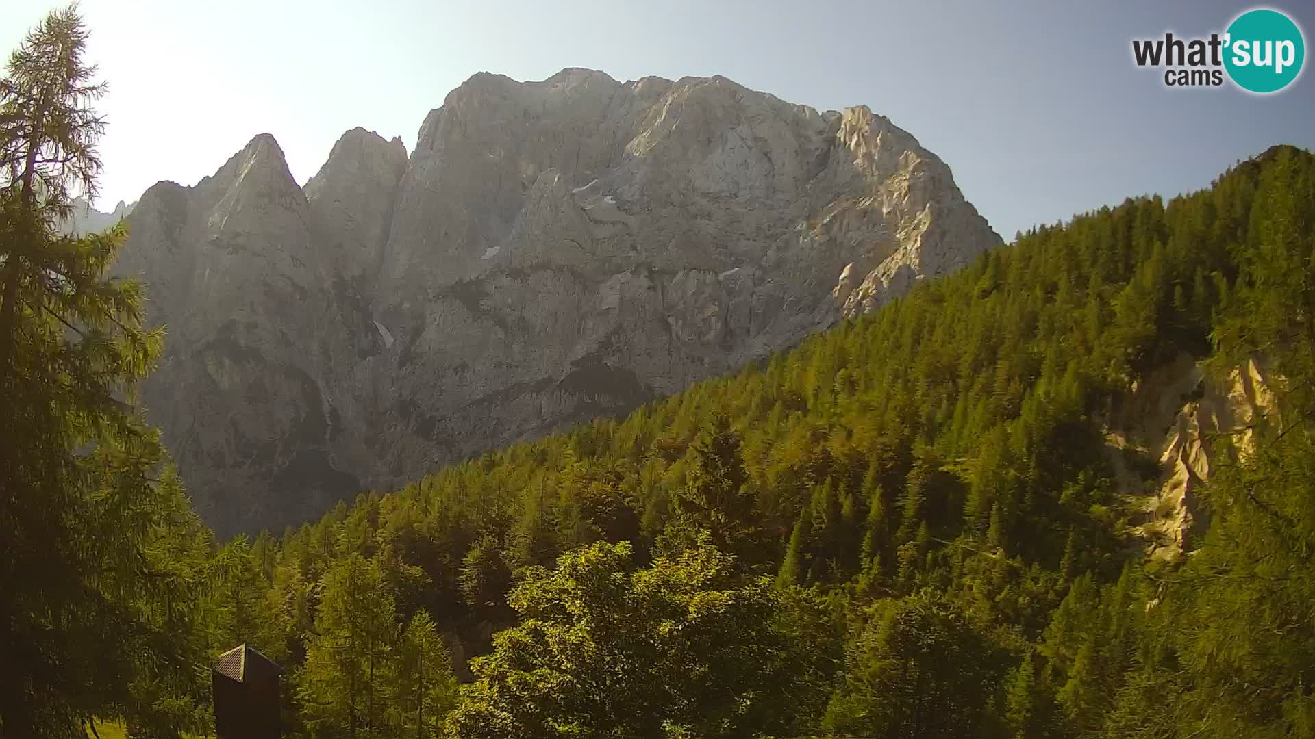 Vršič web kamera Erjavčeva kuća – view to PRISOJNIK – Slovenija