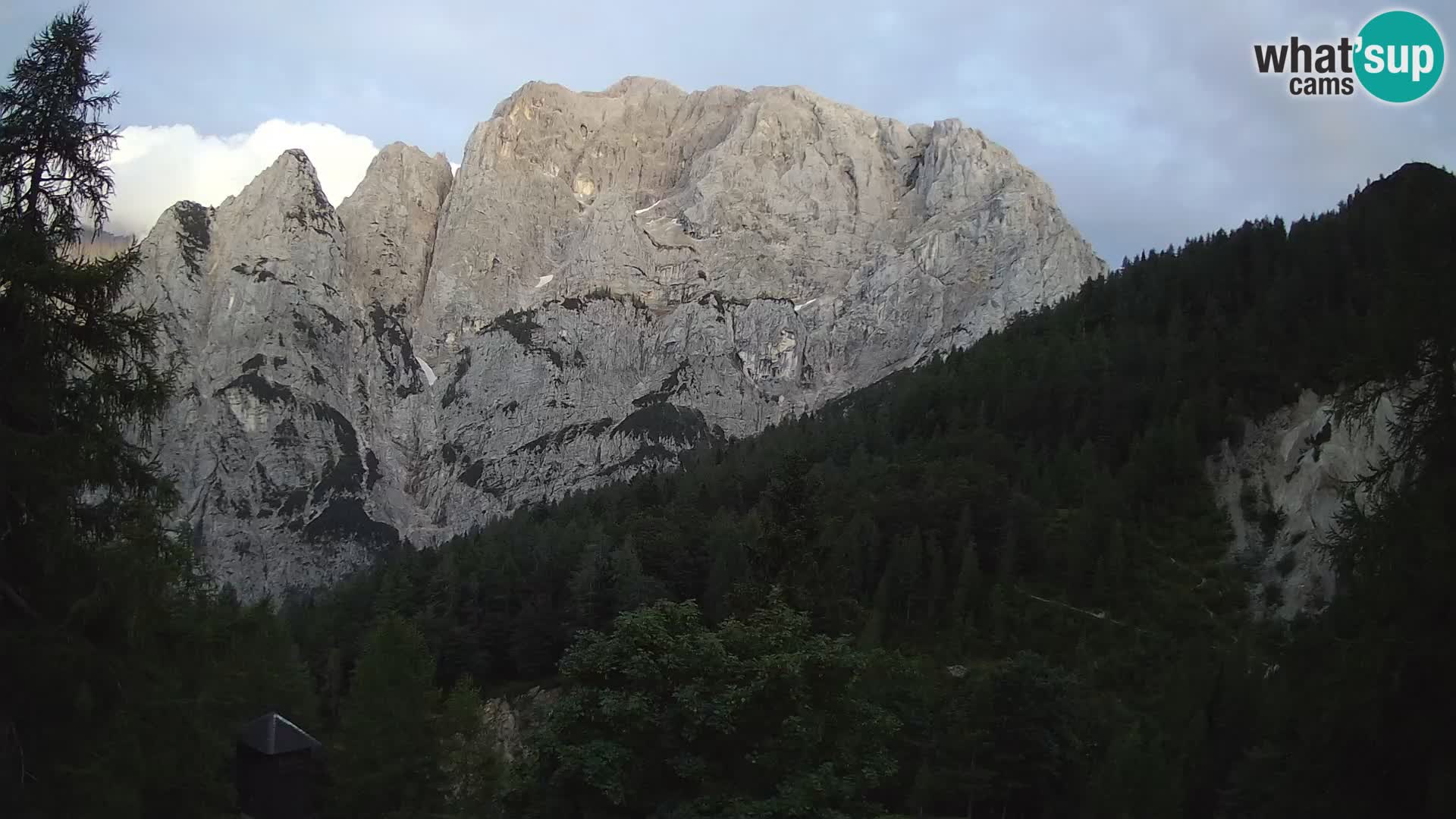 Vršič LIVE webcam casa Erjavčeva – vista sul PRISOJNIK – Slovenia