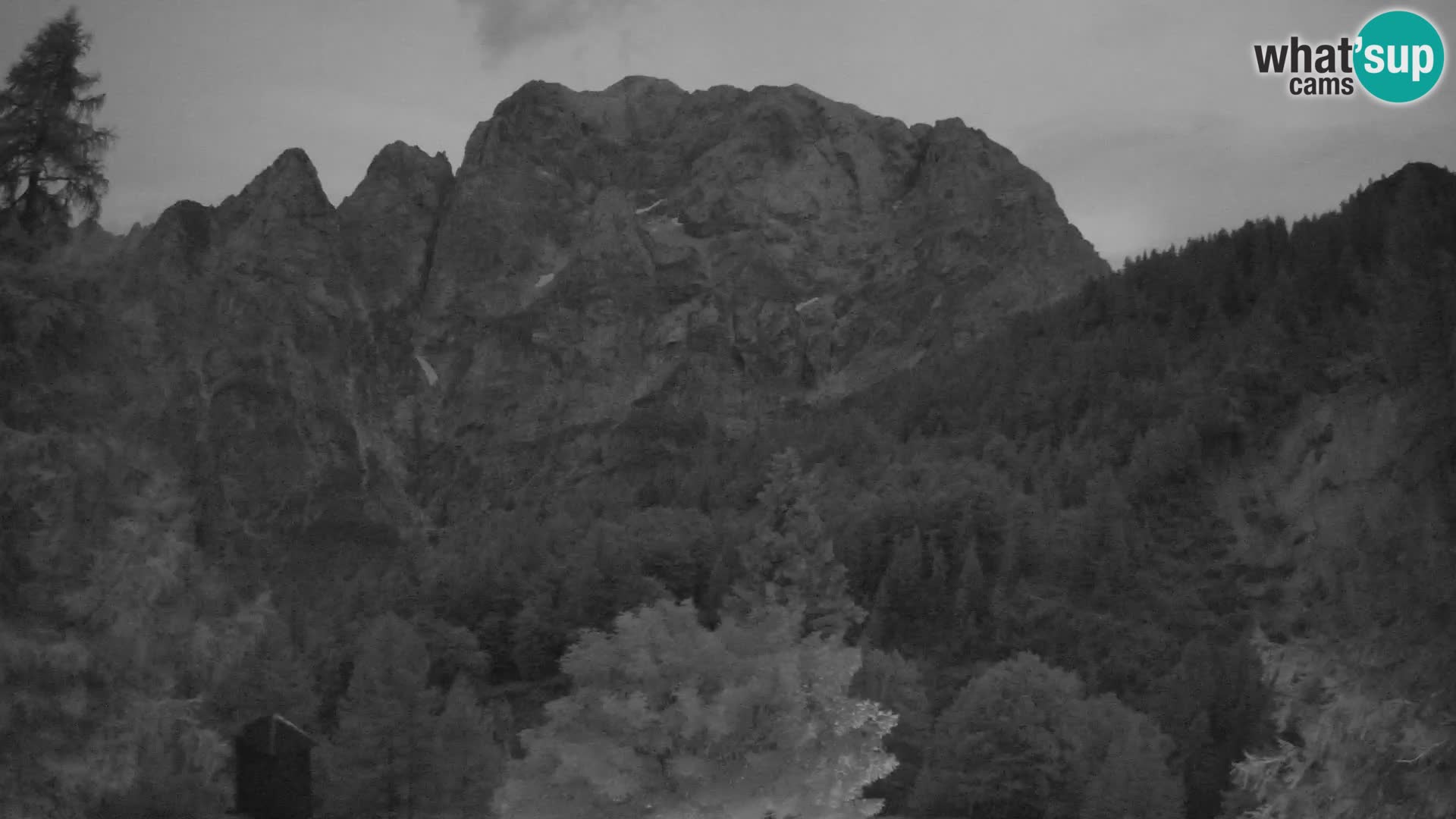 Vršič LIVE webcam casa Erjavčeva – vista sul PRISOJNIK – Slovenia